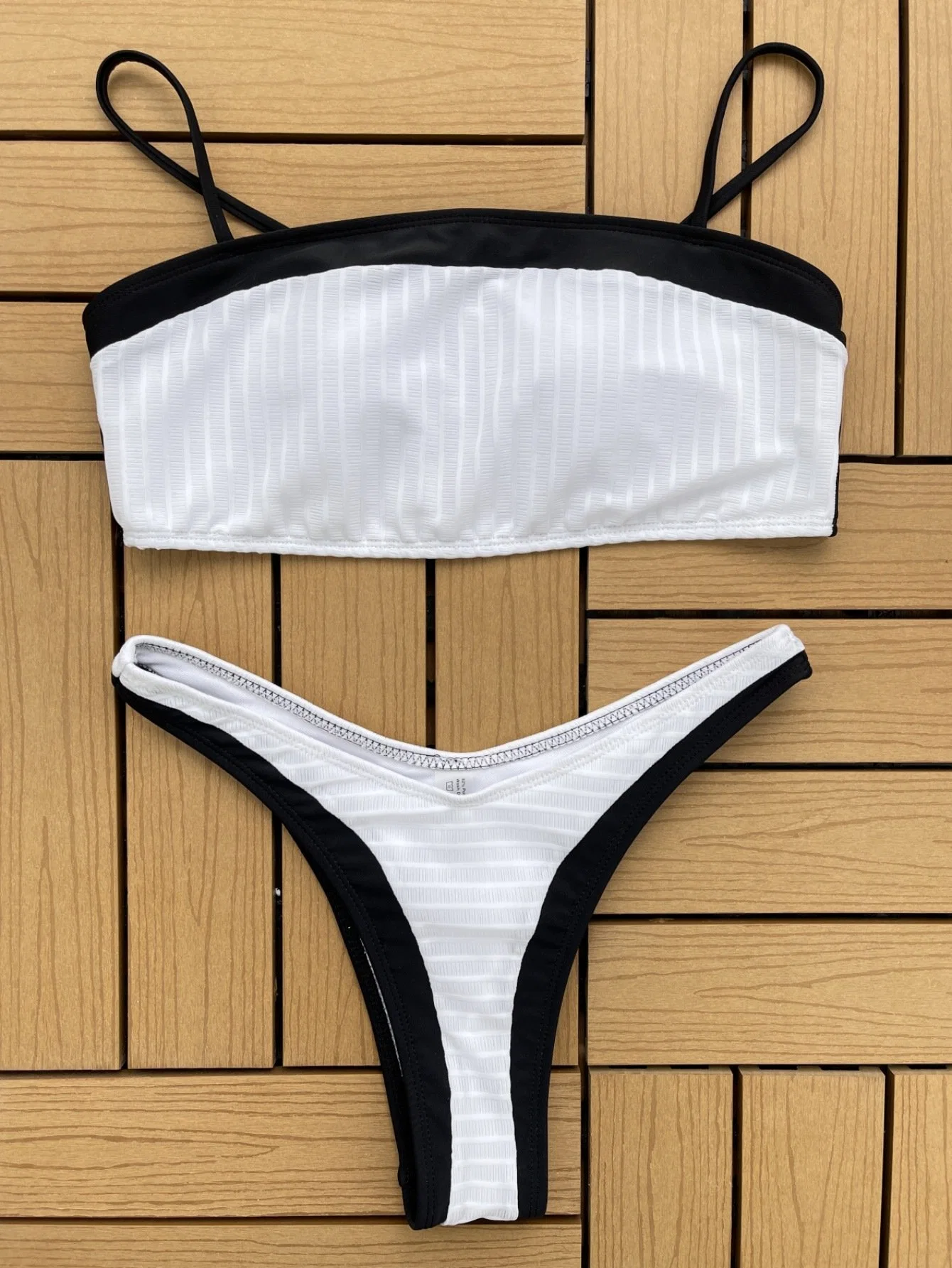 Woman White Design Split Body Swimsuit Custom Lables Fashion Sexy 2-Piece Bikini Set Sexy Beach Wear