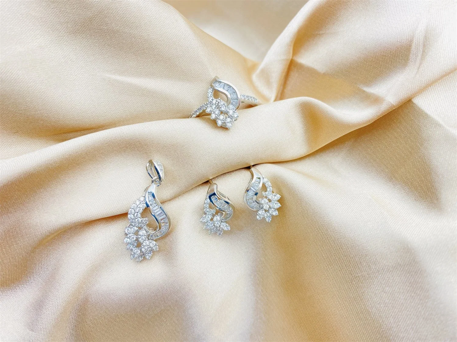 2022 Fashion Jewelry Pendant Earring Ring Half Set Silver Custom Jewelry
