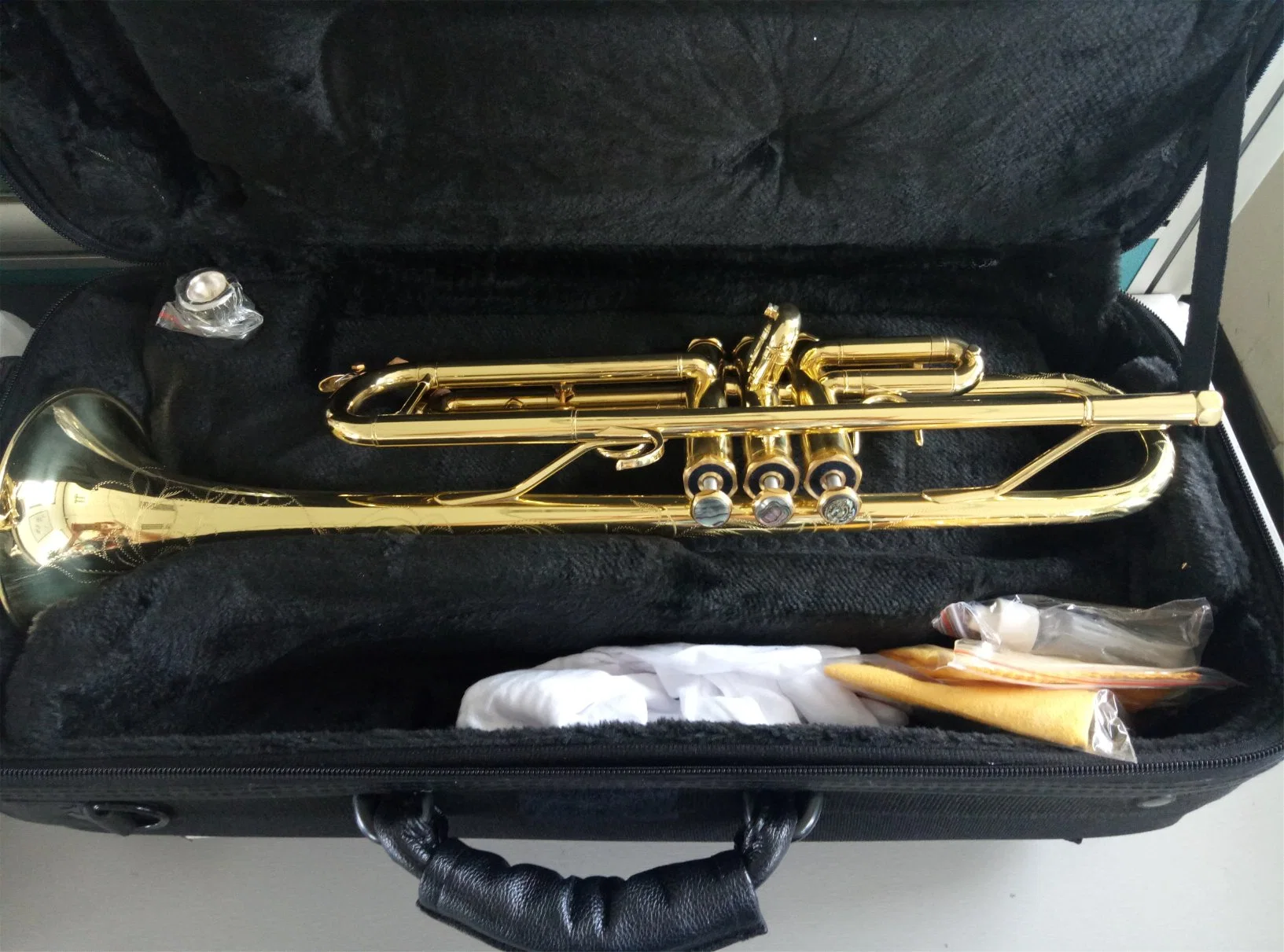 Cheap Trumpet, Gold Lacquer