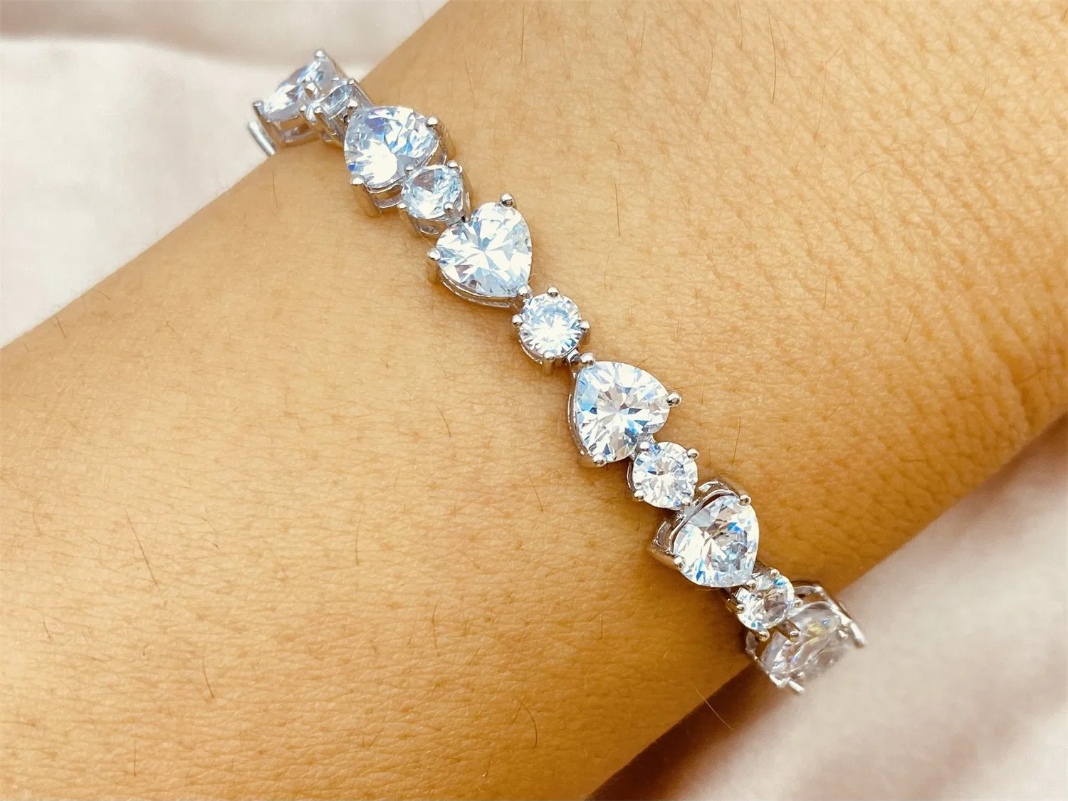 925 Silver Fashion Jewelry Tennis bracelet with Heart Cubic Stone