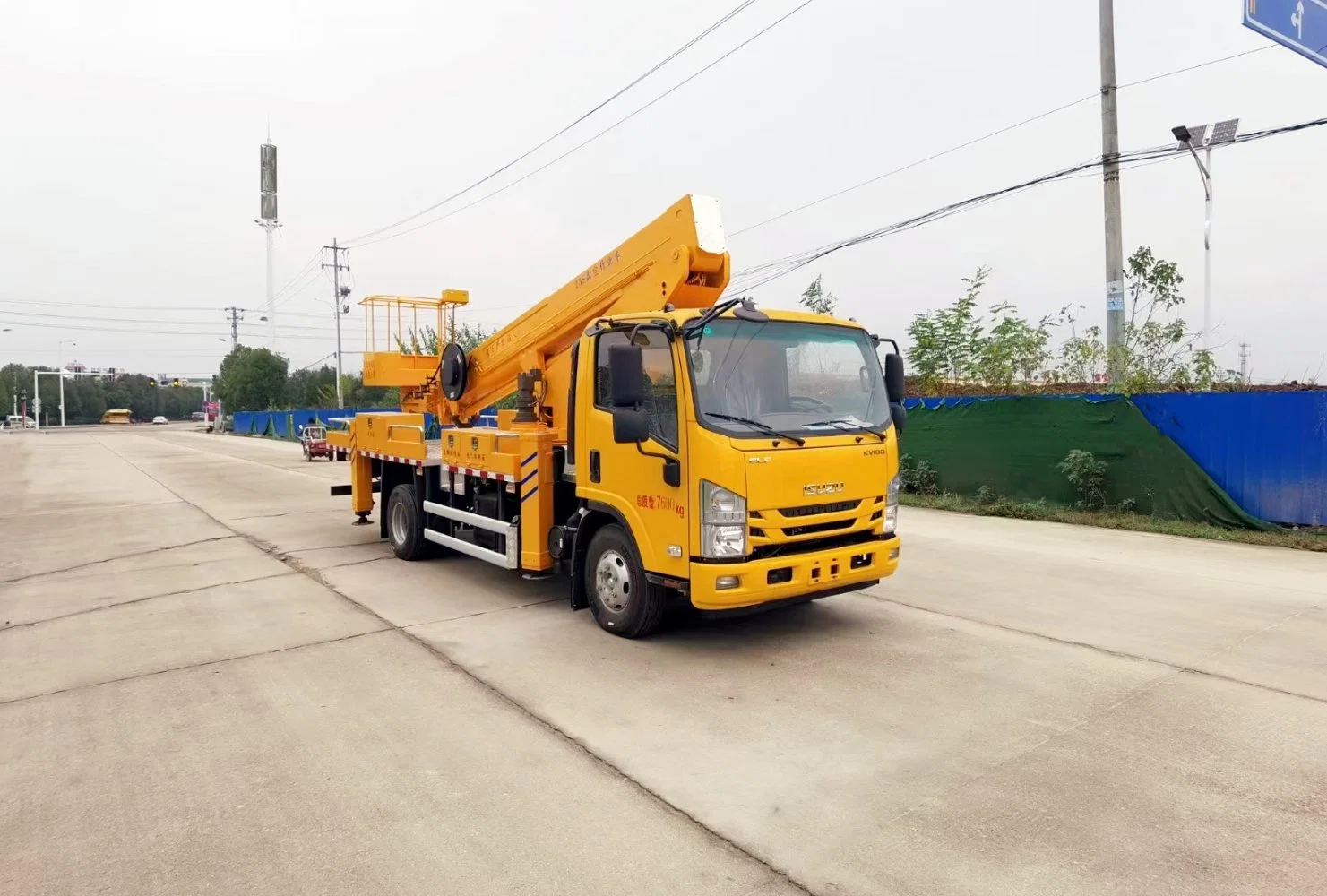 Isuzu 20m-24m Insulated Bucket Aerial Platform Sky Lift Truck with 1 Ton Hoisting Hook Insulated Arm Optional