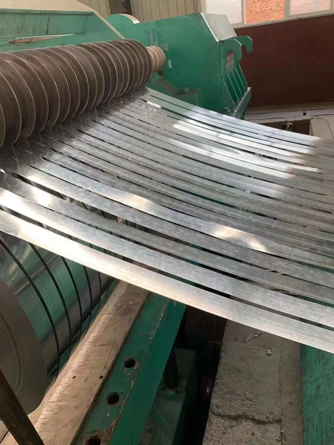 La courroie d'emballage de fer galvanisé 16/19 de traction/25/32 mm de la courroie en acier galvanisé à chaud le cerclage métallique DIP