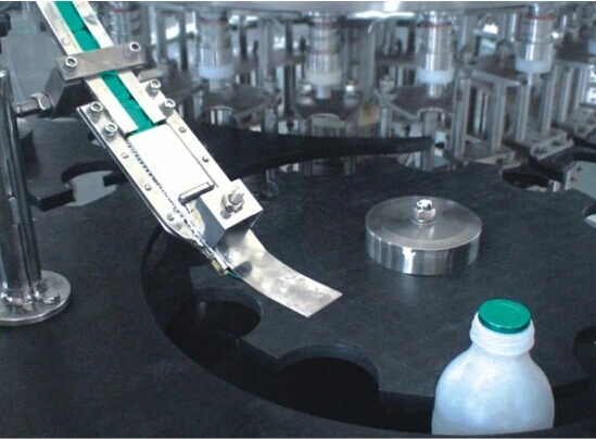 Bouteille de PE yogourt lait Litchi jus remplissage feuille de scellage machine (MMS12-10)