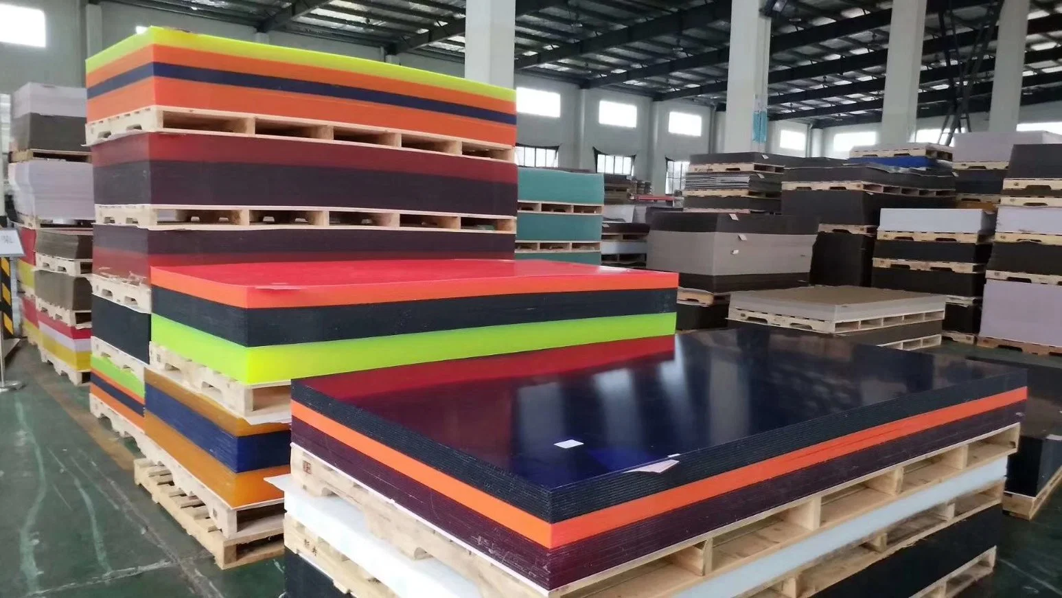 Colored Acrylic Board Is Suitable for High Temperature and Not Easy to Break