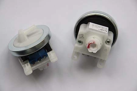 J60-220 (302411600009) 5V DC de alta frecuencia de 3 patillas RoHS el cumplimiento del nivel de agua de color blanco del sensor de presión electrónico para Control de nivel de agua Lavadora