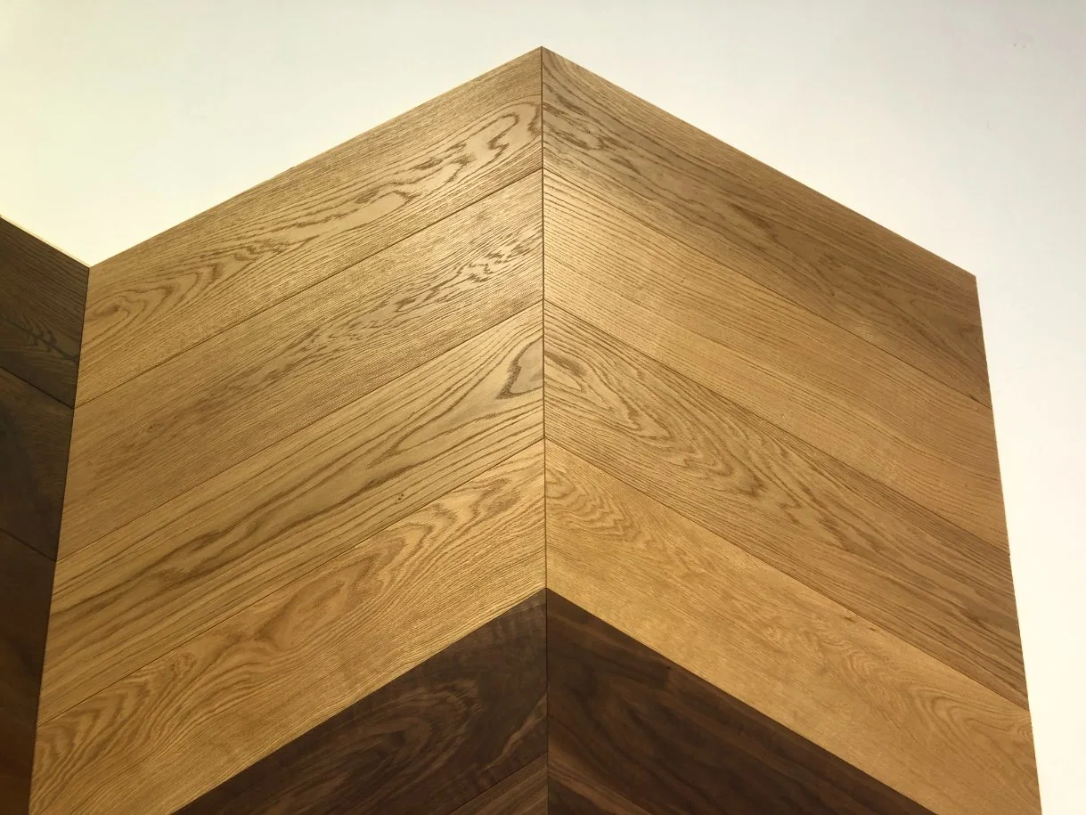 Parquet en chêne et noyer en bois dur stratifié Chevron Fishbone Spc Laminate Engineered Hardwood Wood Wooden.