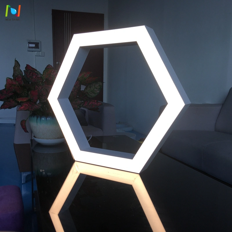إضاءة معلقة LED بسقف المكتب ذات شكل سداسي من الألومنيوم