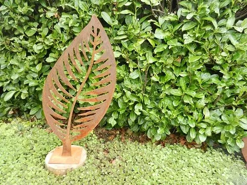 Jardin des feuilles de fougère en métal rouillé Art