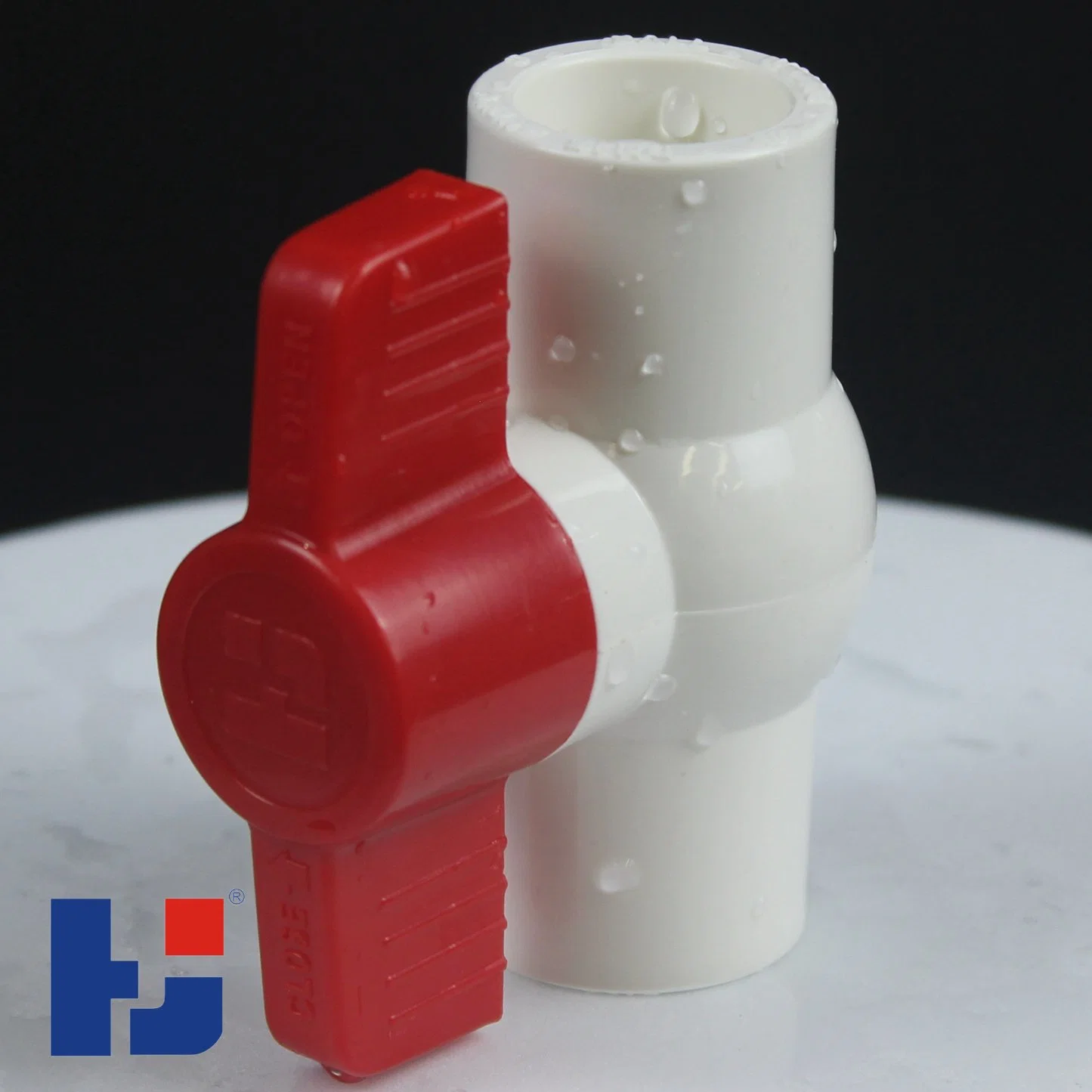 Válvula de bola de PVC blanco con conexión de enchufe ANSI DIN