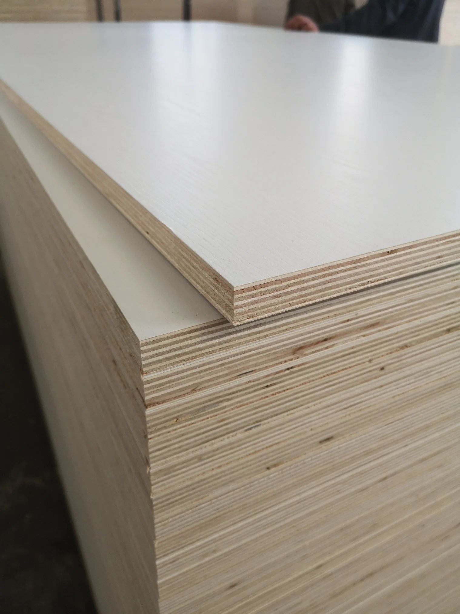 Double-Sided White Melamine Laminated Plywood Wood Smooth Board Manufacturers