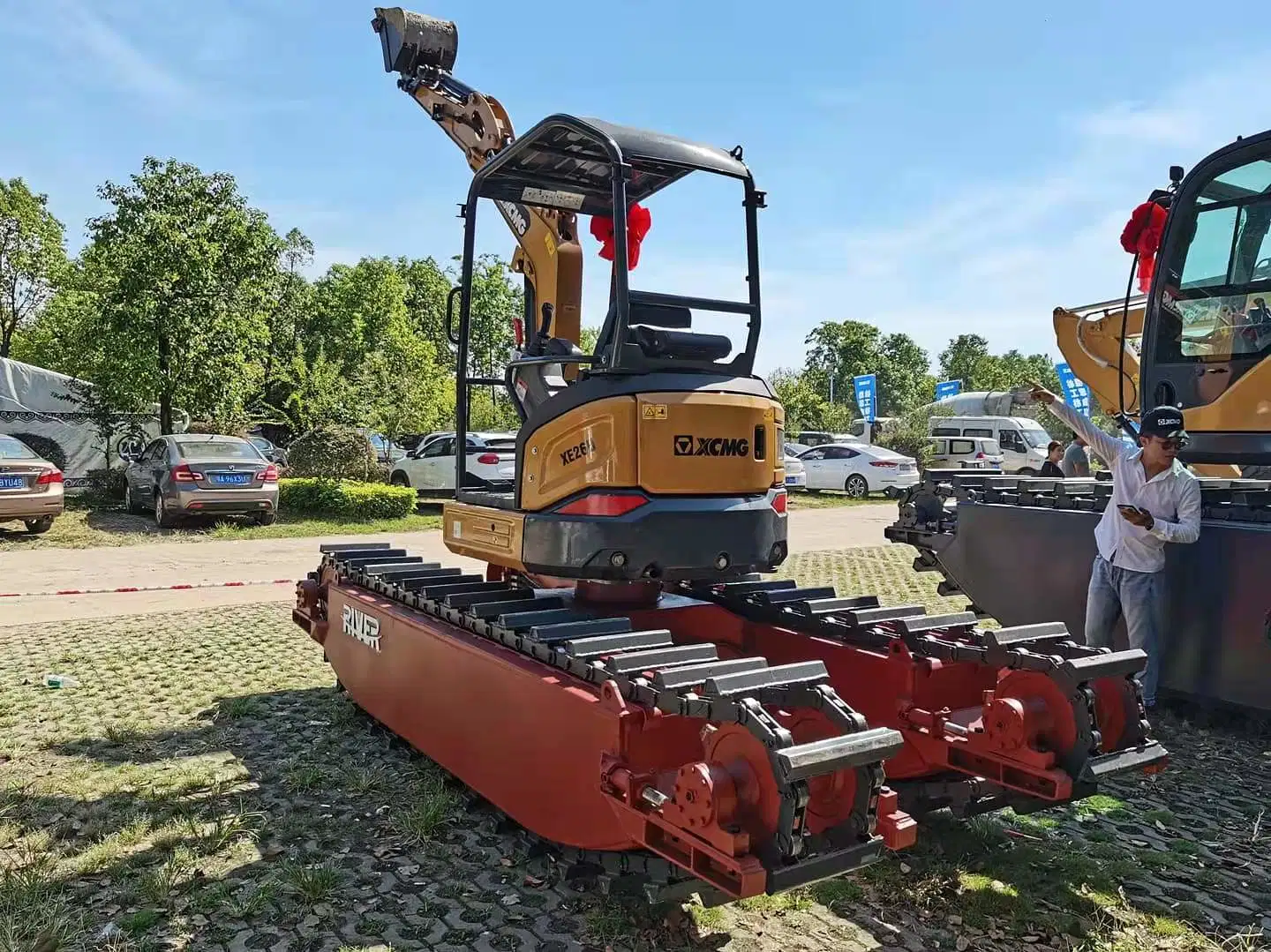 Mini Petit Landau Digger applicable pour creuser des trous et oeuvres d'aménagement paysager Mini-excavatrice amphibie pour creuser dans les Marais marais