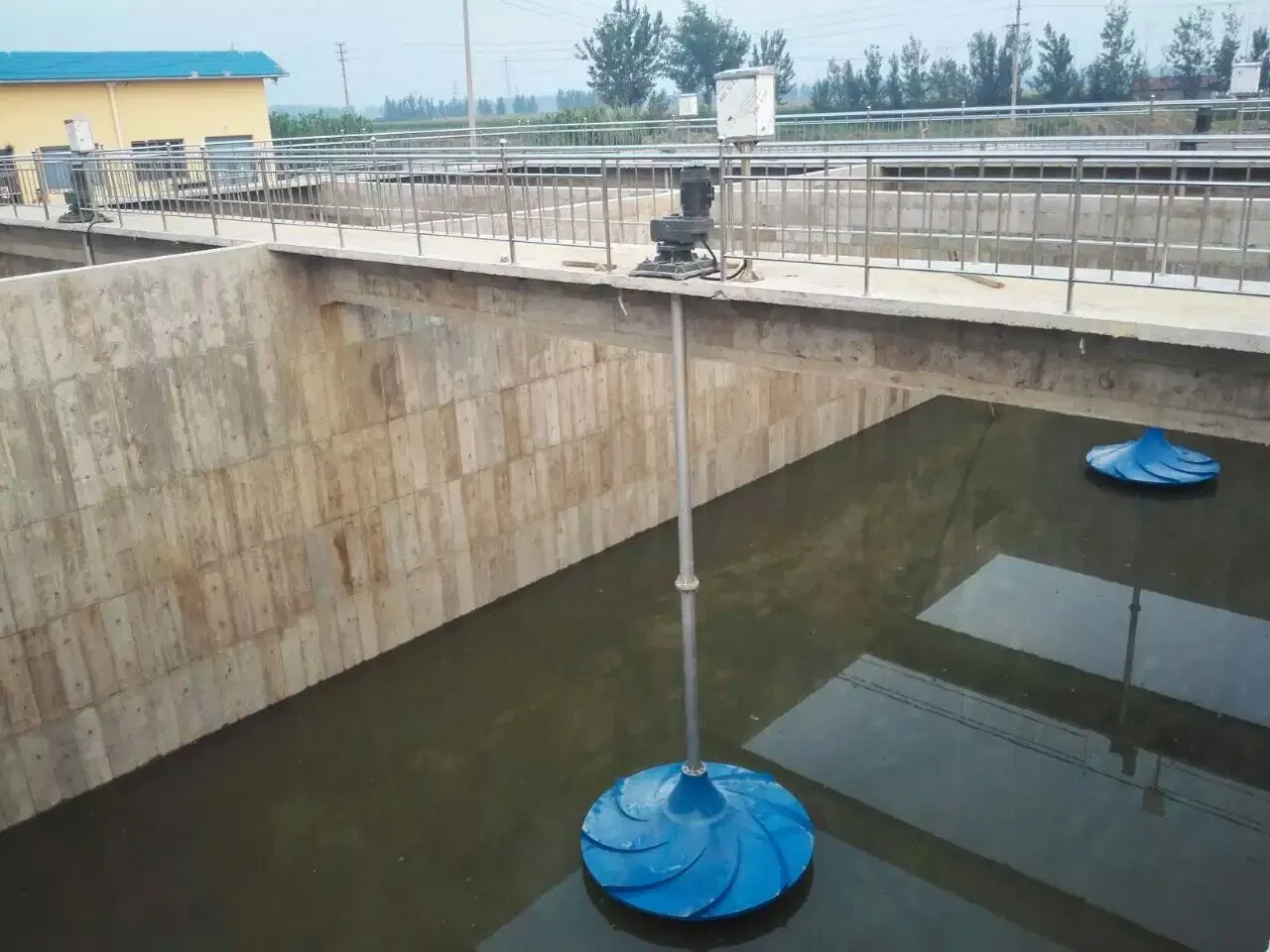 pour la cuve de nitrification et la cuve de dénitrification, installation facile du mélangeur à turbine verticale