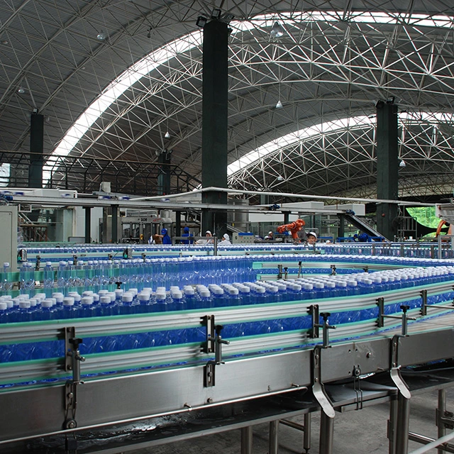 3 en 1 Ligne de production automatique de bouteilles d'eau potable pour animaux de compagnie Machine de remplissage de bouteilles d'eau minérale, de boissons et de scellage