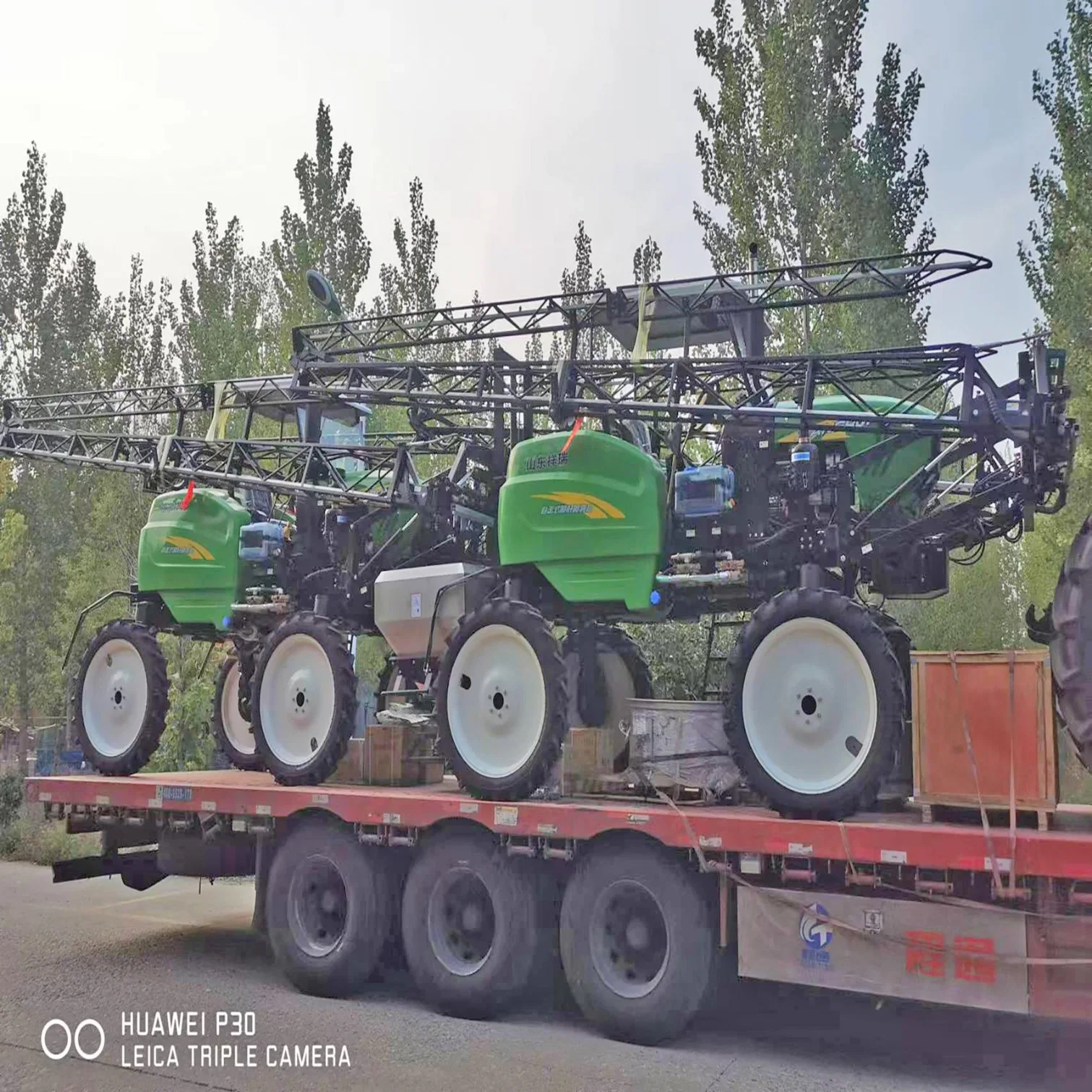 1300L Pulvérisateur à rampe autoporté à haute garde au sol pour l'agriculture avec pompe à dos super et tracteur.