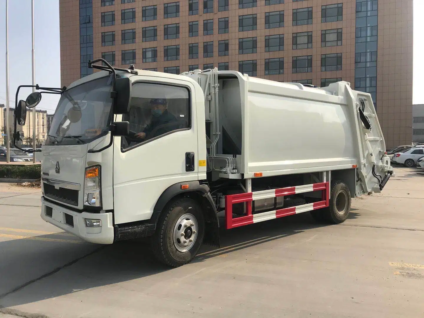 Niedriger Preis chinesischen Sinotruk New HOWO 6cbm 4X2 Light Truck Müllwagen zum Verkauf