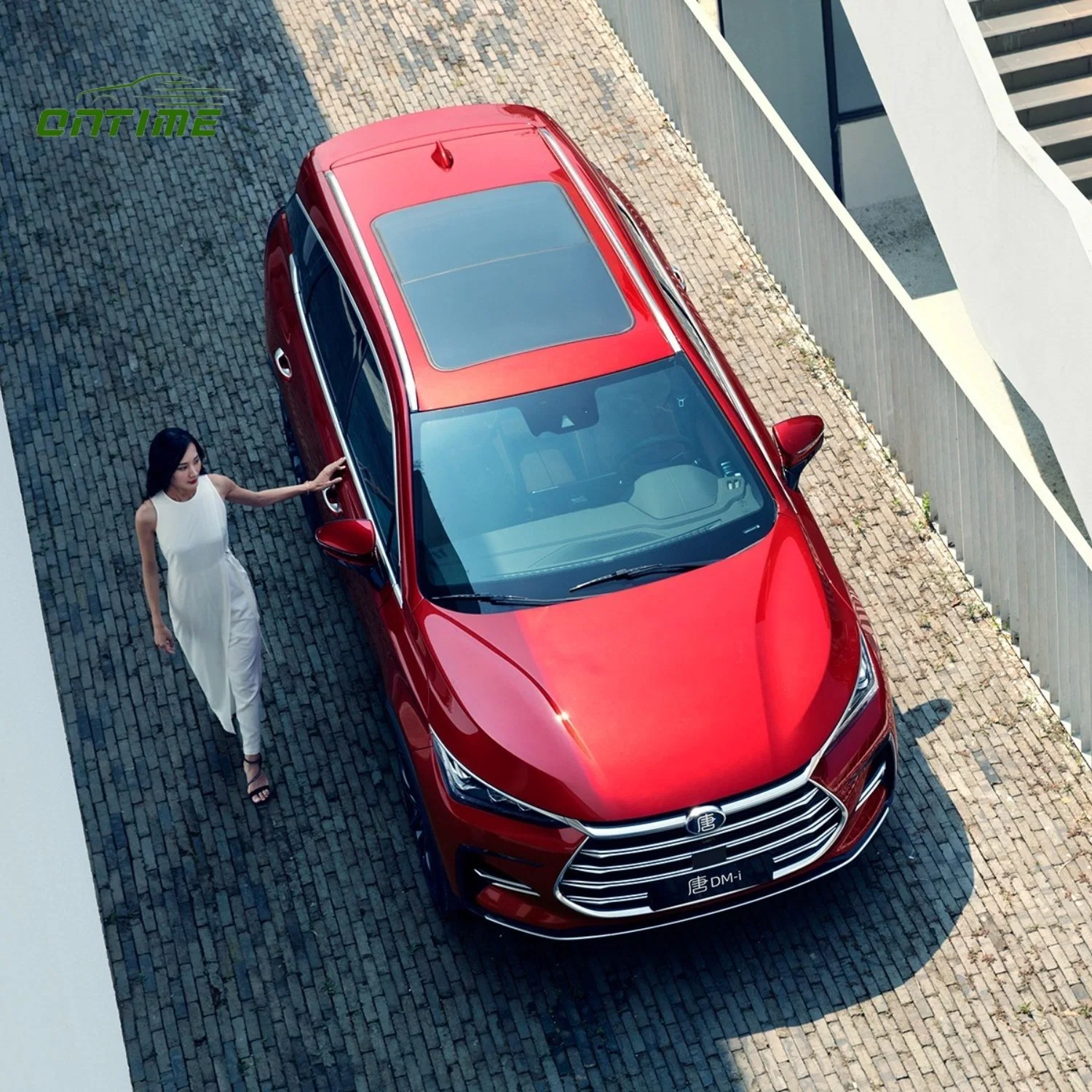 El popular coche de carga rápida de nueva energía de OnTime está equipado con Una batería duradera con un alcance de 730 kilómetros el DMI es un coche de conducción a la izquierda