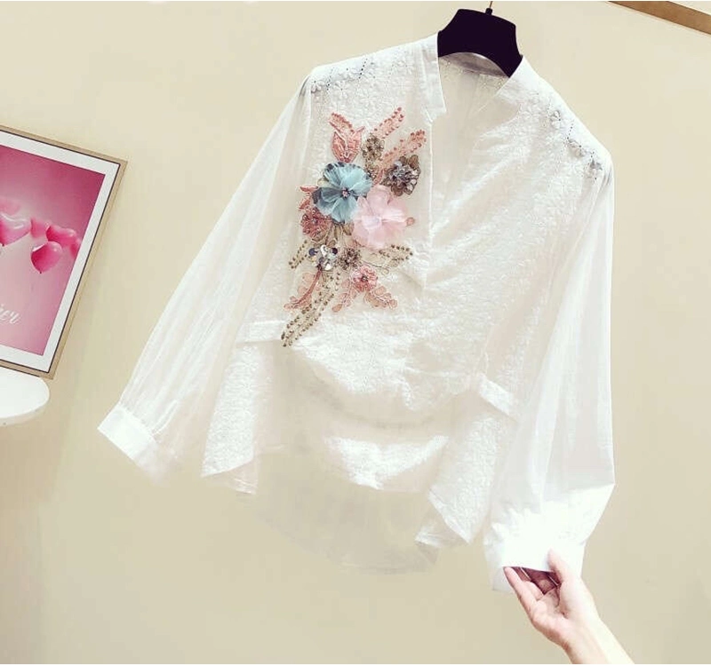 Fashion Sequin Embroidery Flower Decoration V-Neck Long-Sleeve Women Shirt of Apparel