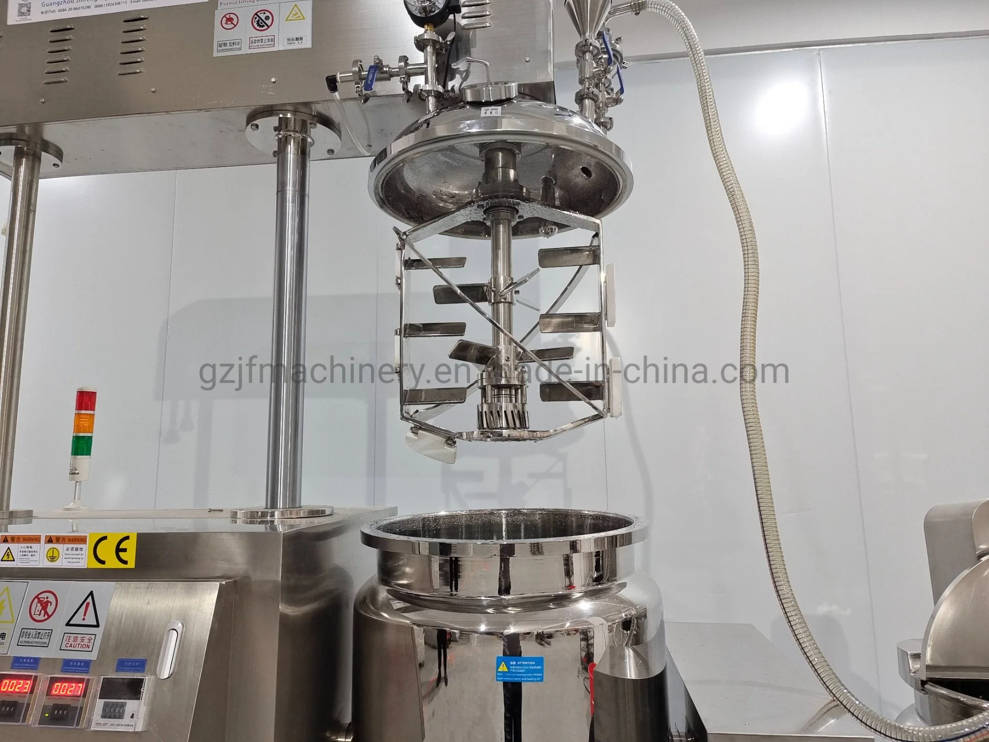 La Lotion de haute qualité Hand Sanitizer hydraulique de levage émulsifiant cosmétiques Mélangeur sous vide Machine