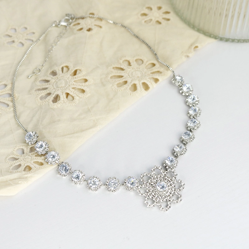 Flower Crystal Diamond Ladies Jewelry Chain Micro Pave Pendant Necklace