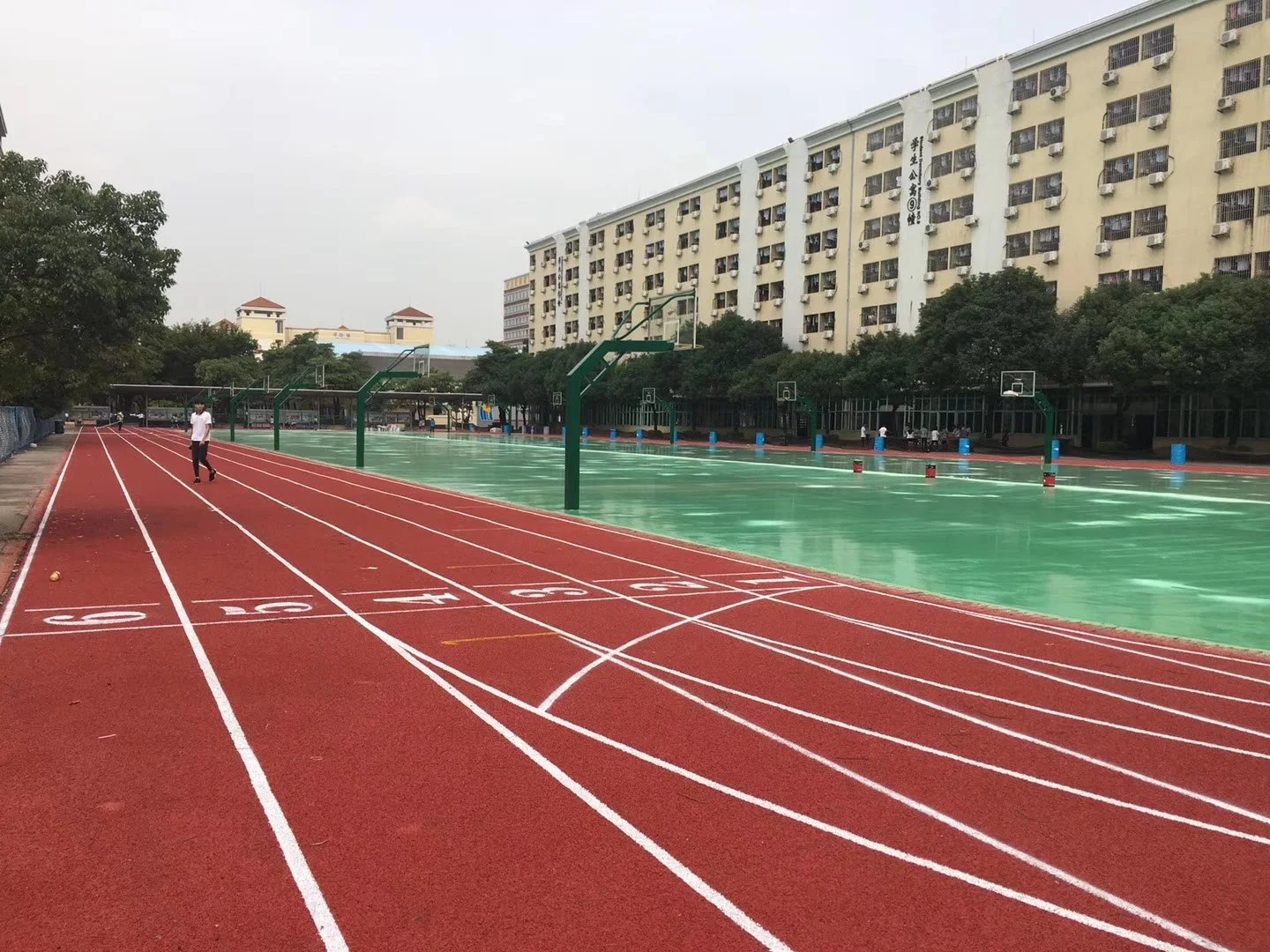 2022 Sistema de Seguimiento Solar suelos para correr el sistema de seguimiento de la bicicleta Prebricated pista de atletismo