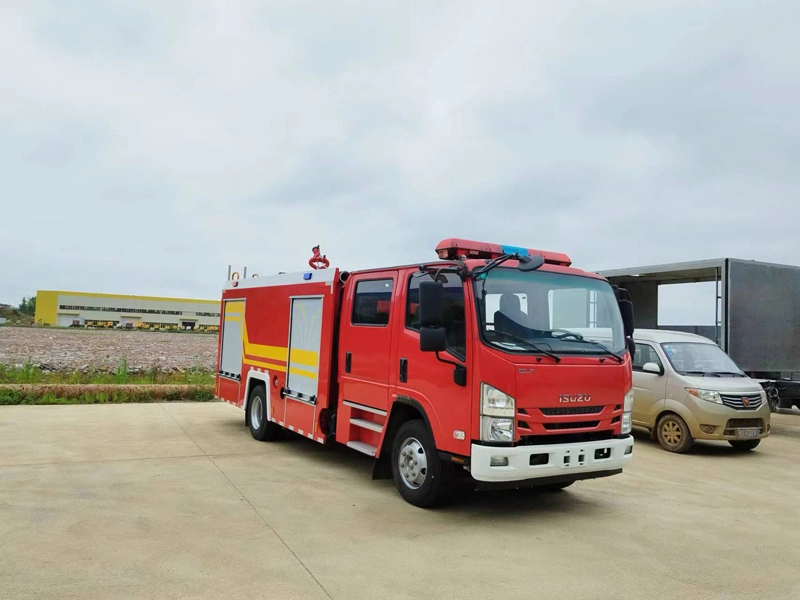 Japen 4X2 camion de lutte contre l'incendie de réservoir d'eau 3000L 5000L incendie Équipement de combat de secours camion spécial de bonne qualité