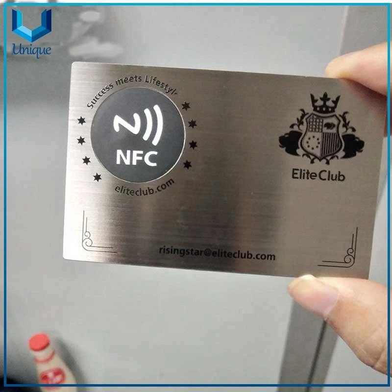Cartes de visite NFC sans contact en acier inoxydable brossé avec code QR prémonalisé, carte à puce NFC en métal à conception personnalisée