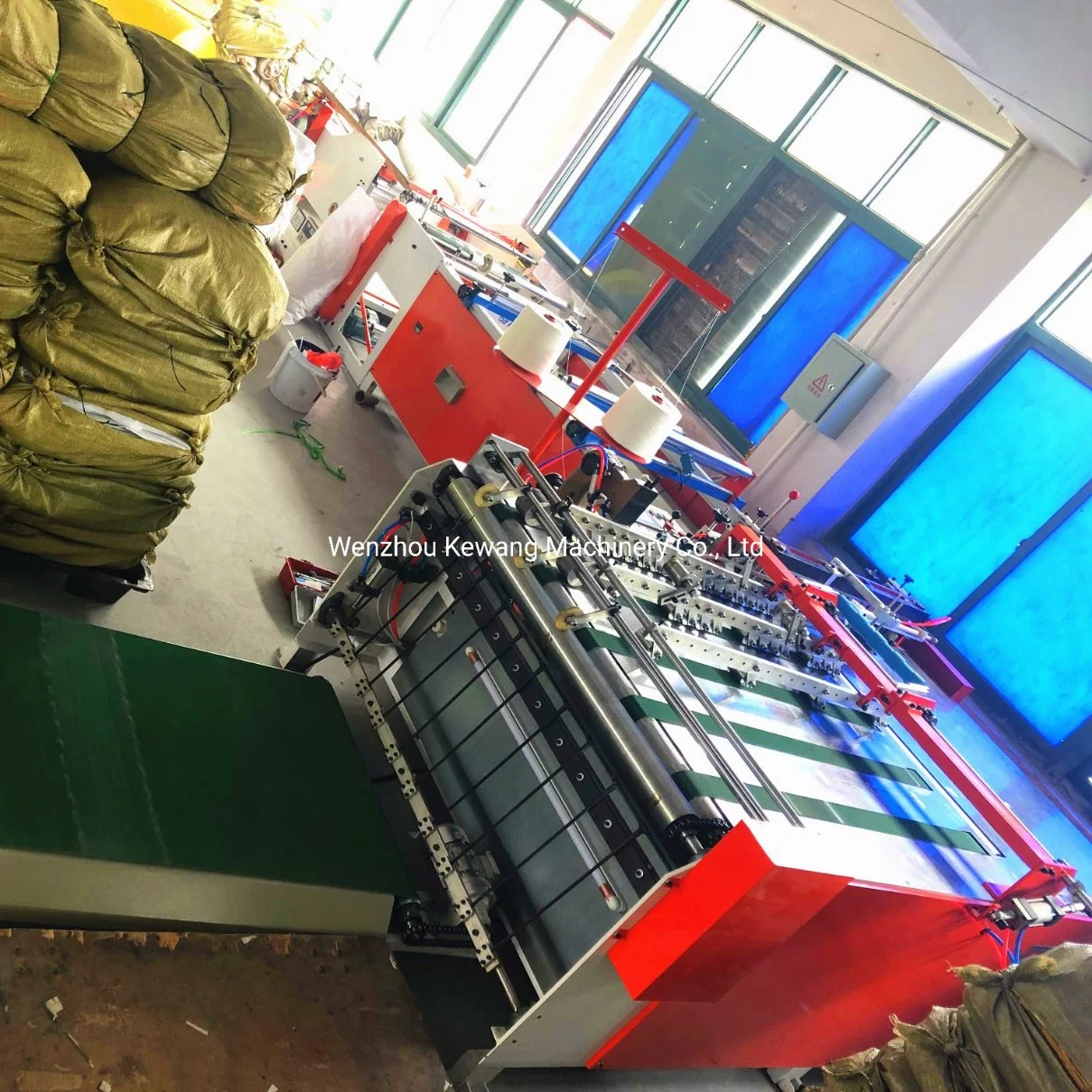 Auto Cold Cutting and Sewing Machine for Woven Sack (PP Woven Bag Making Machine)