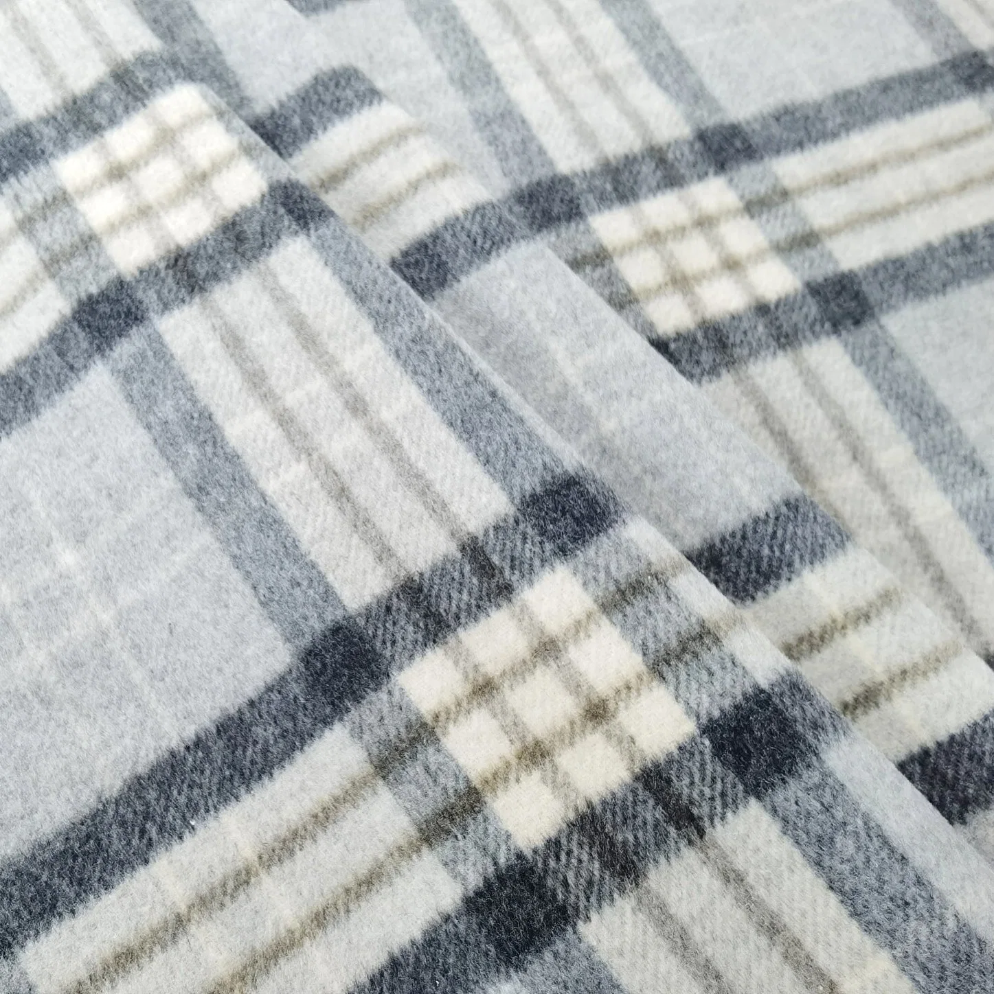 Wholesale 100 Polyester Woven Rough Design Checks Luxury Italian Tweed Fabric for Coat