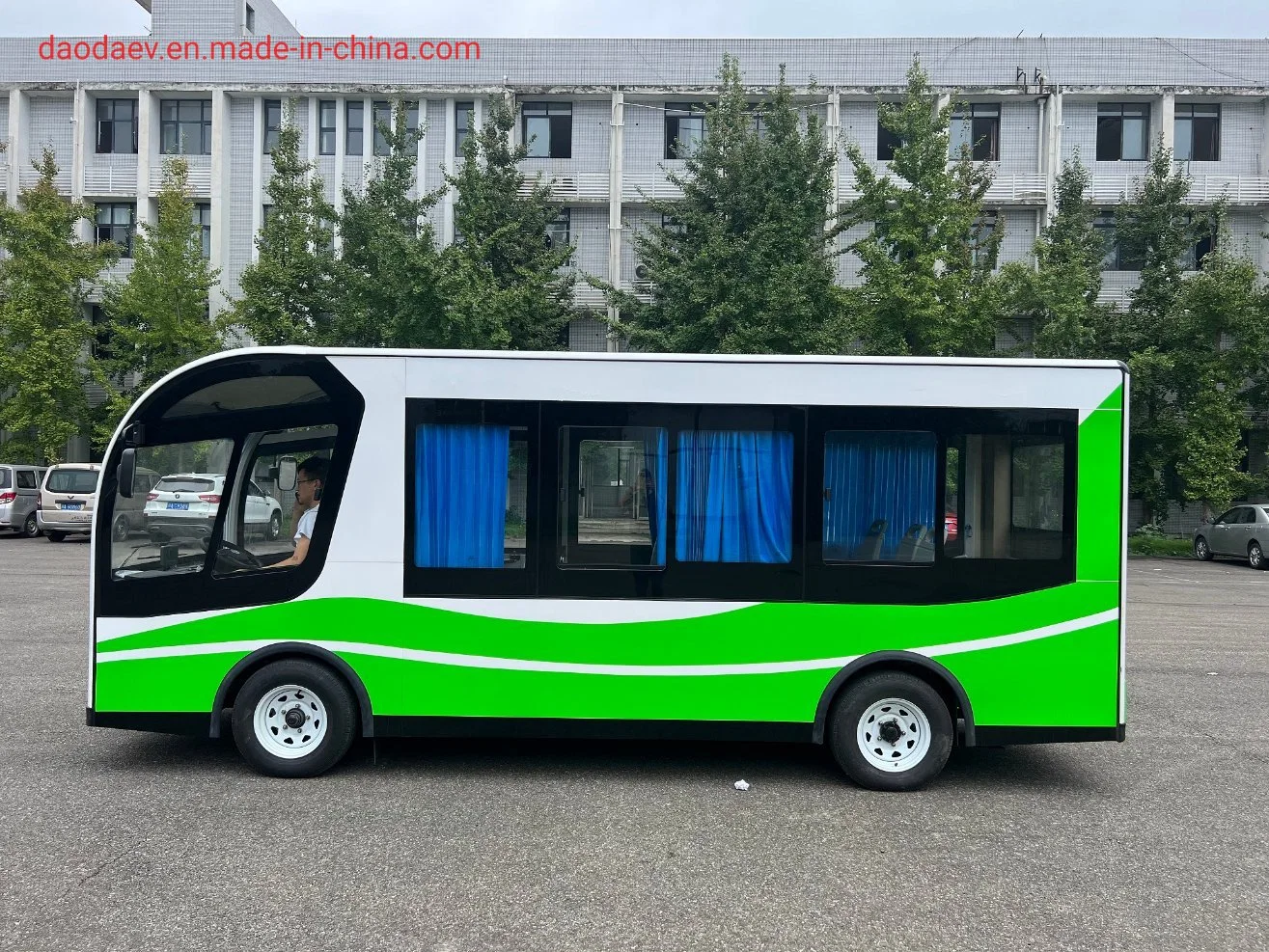 China Factory 450km Long Mileage 153.6V620ah 95,2kwh LFP batería de litio 15kW Motor Super Charge 17 asientos de visita turística en autobús eléctrico Mini bus F17L