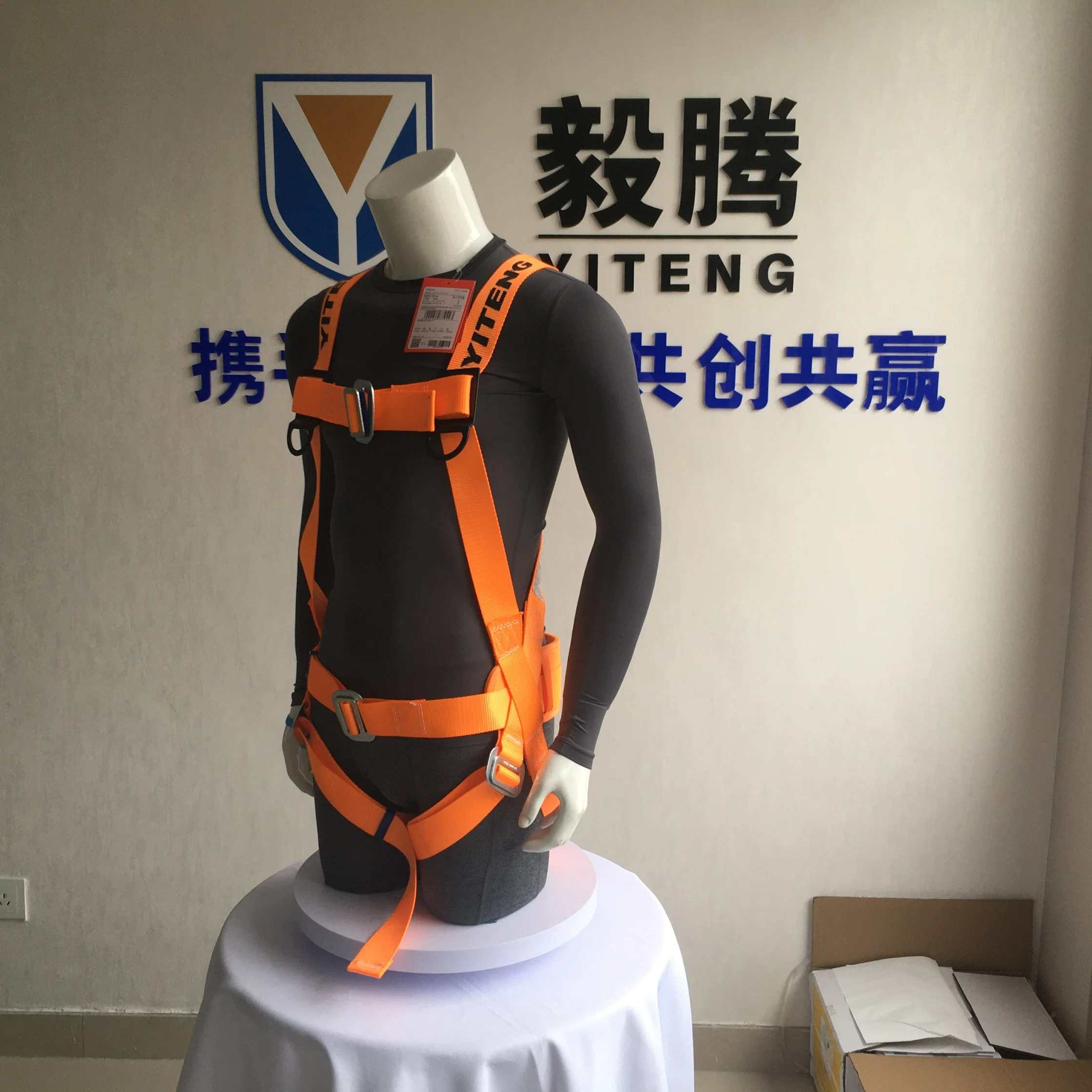 Zl-006 Ful Body Polyester Belt Zinc-Coated Hook Rope with Absorber Packet 5 Point Fall Protection Harness for Construction Industry Electrical Engineering