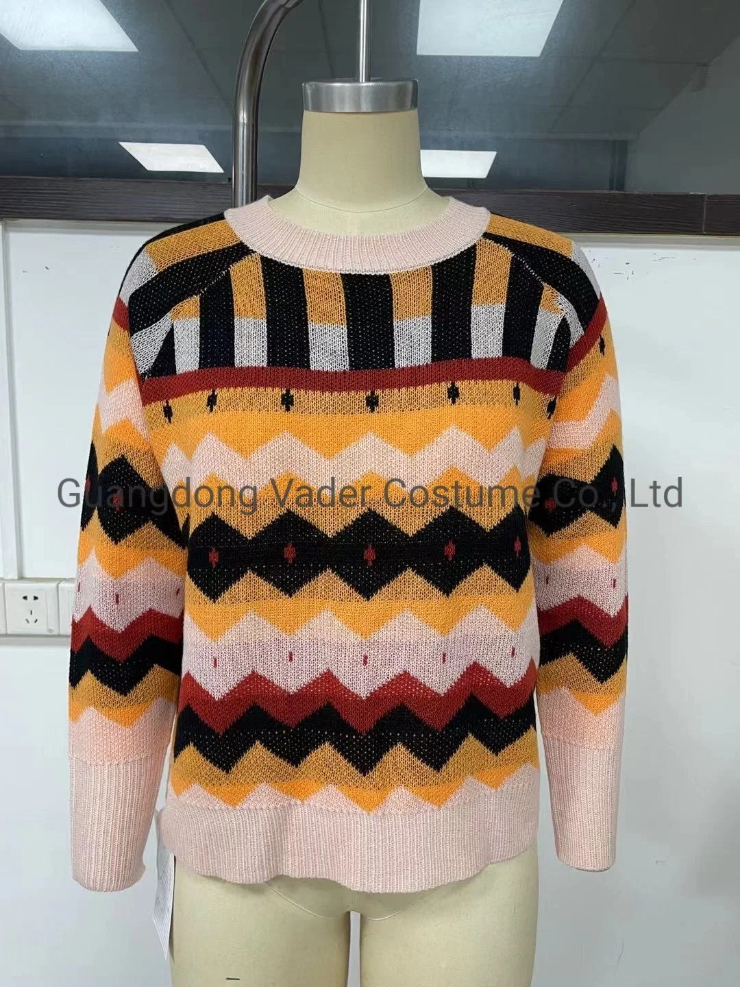 Collage Pattern Round-Necked Women's Sweater Base