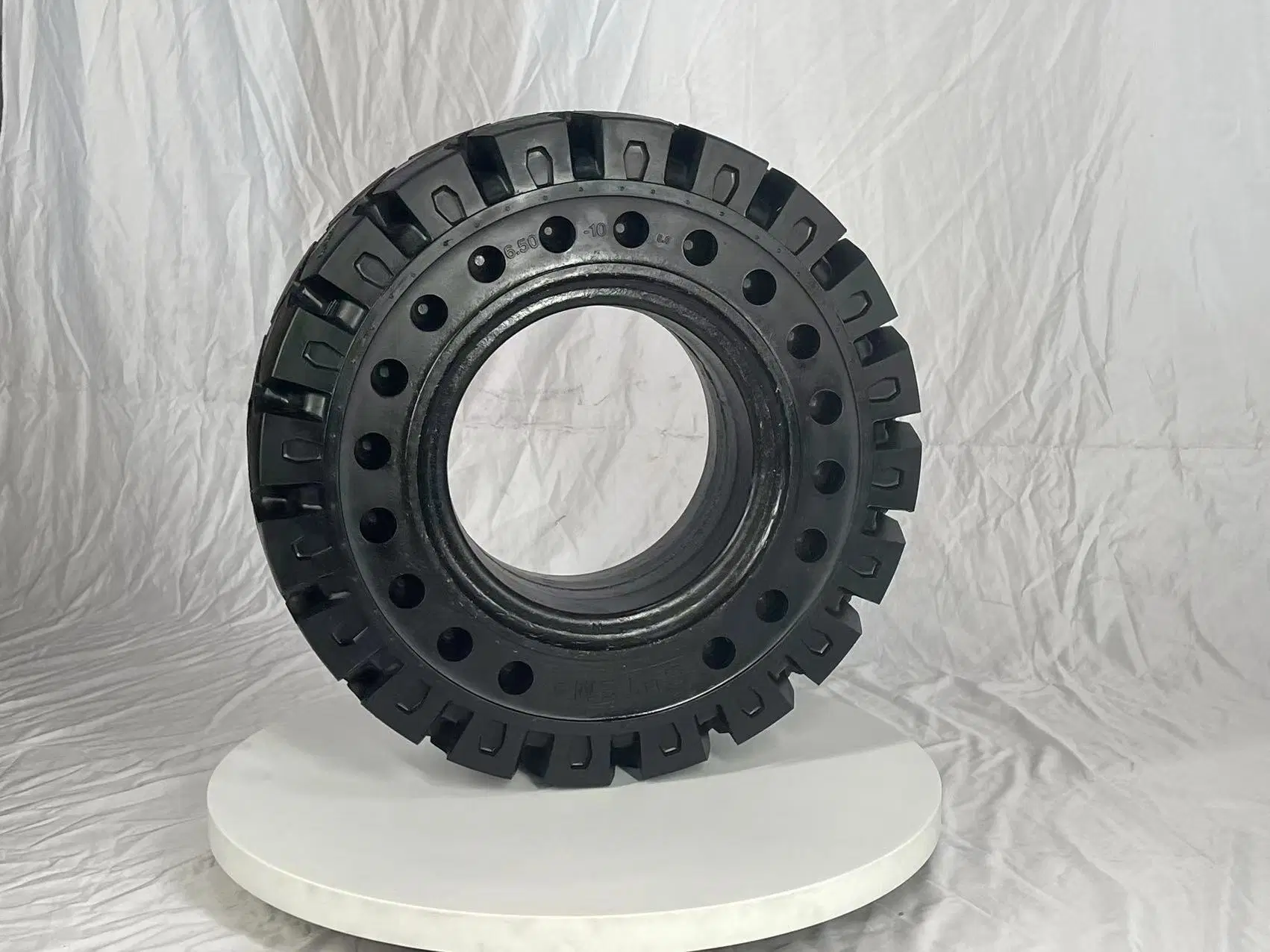 Solid Tire Manufacturing Plant Tire Solid Rubber Wheels for Concrete Mixer Forklifts Trailers 650-10