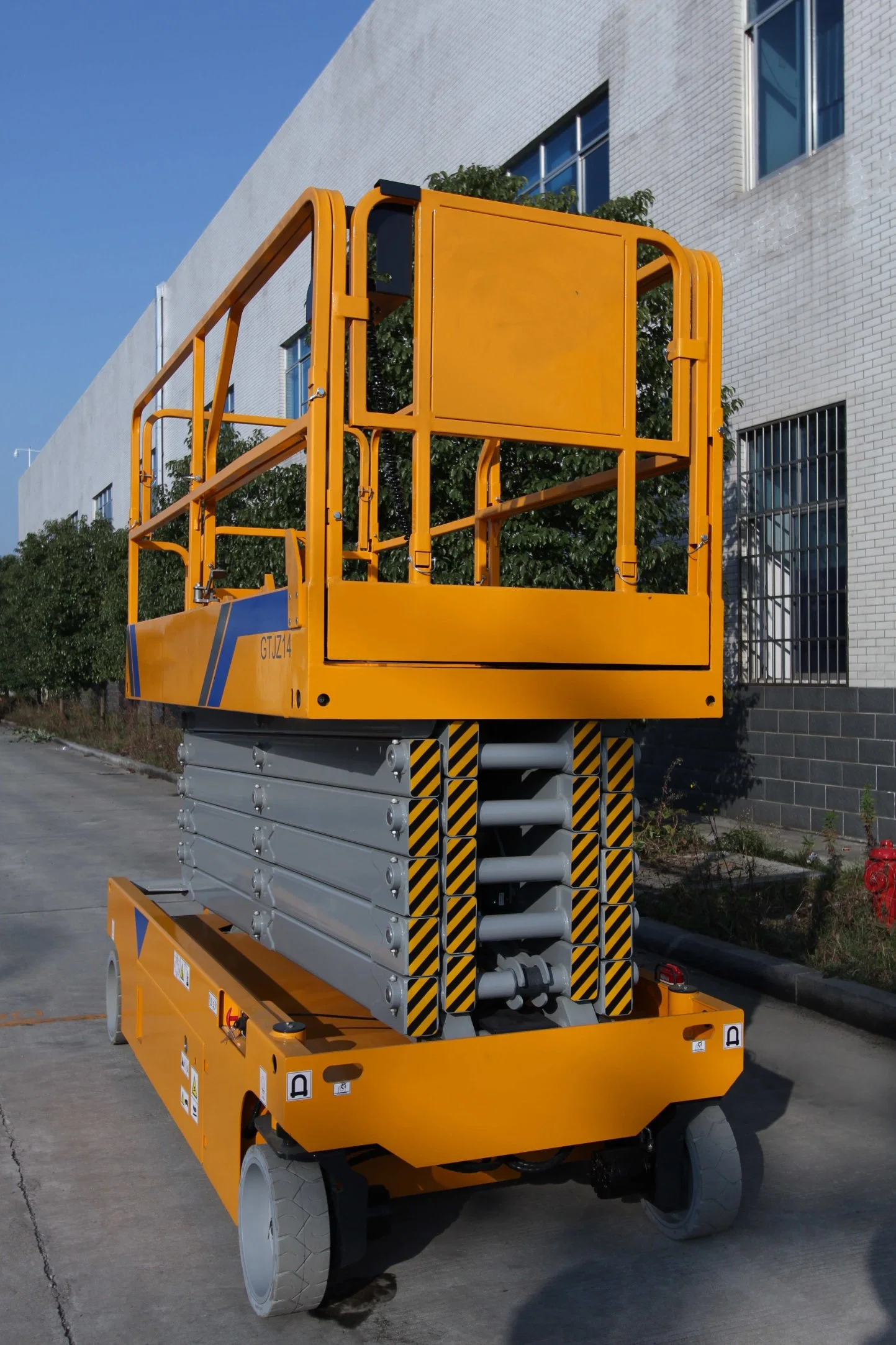 Gtjz 6m 8m 10m 12m 14m 16m Portable Scissor Lift Elevator 320kg Cpacity Movable Manlift Hydraulic Aerial Lifting Platform Scissor Lift