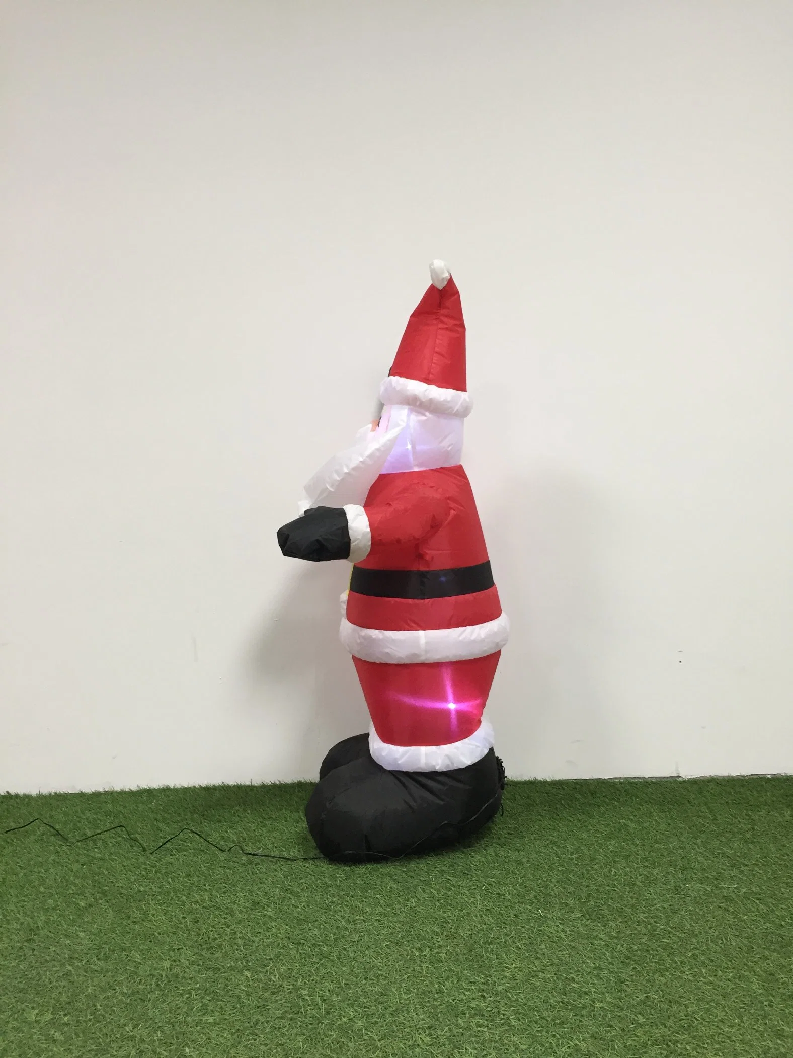 Wholesale/Supplier Factory 4 Feet Inflatable Christmas LED Santa Clausoutdoor Decoration