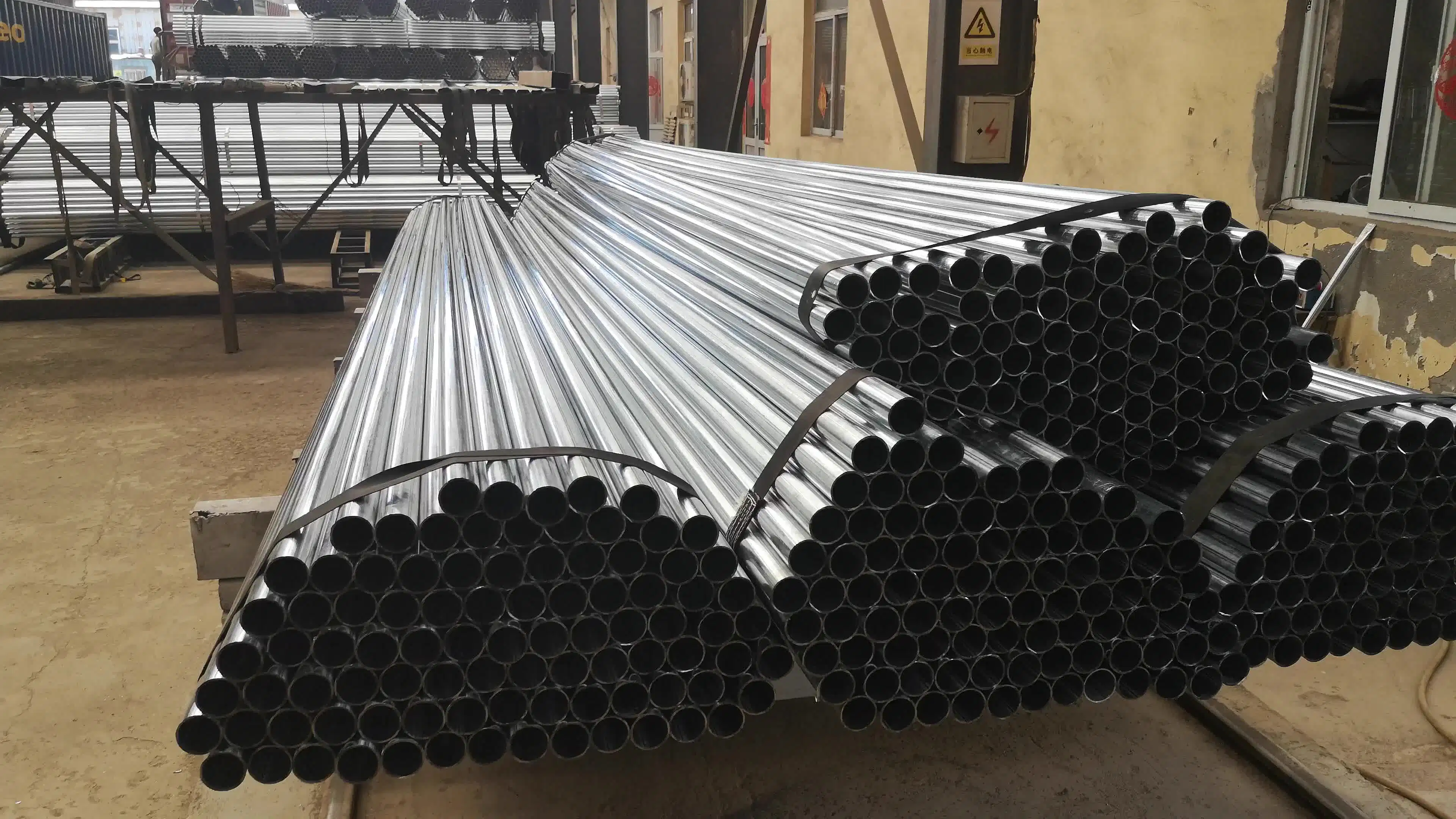 Precio más bajo Peso Q195/Q235 Pre-Galvanized Hollow Section tubo de acero