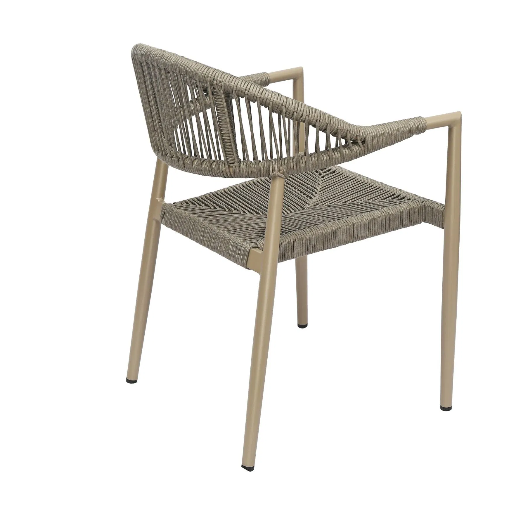 Chaises de restaurant empilables en rotin en plastique de haute qualité, idéales pour une utilisation en intérieur et en extérieur dans les jardins, avec structure en métal pour les dîners, les salles à manger de style français.