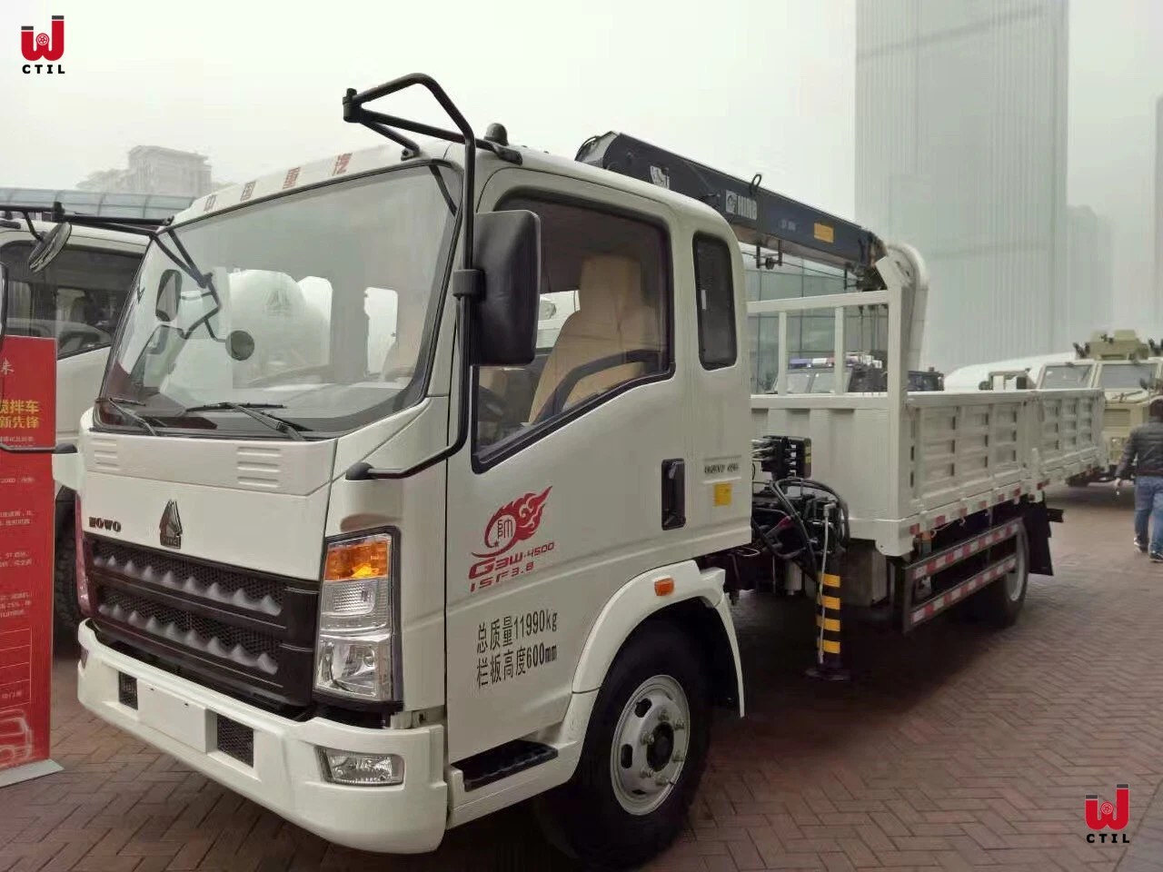 Sinotruk HOWO 8ton Truck-Mounted Crane with Foldable Arm