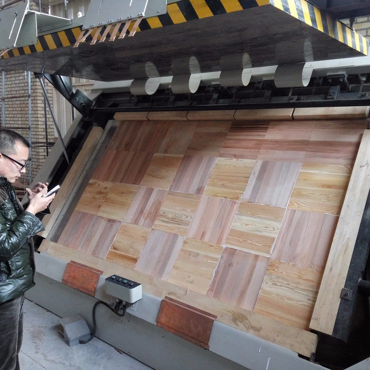 Wood Door Assembly Machine for Woodworking Machinery with Radio Frequency Technology