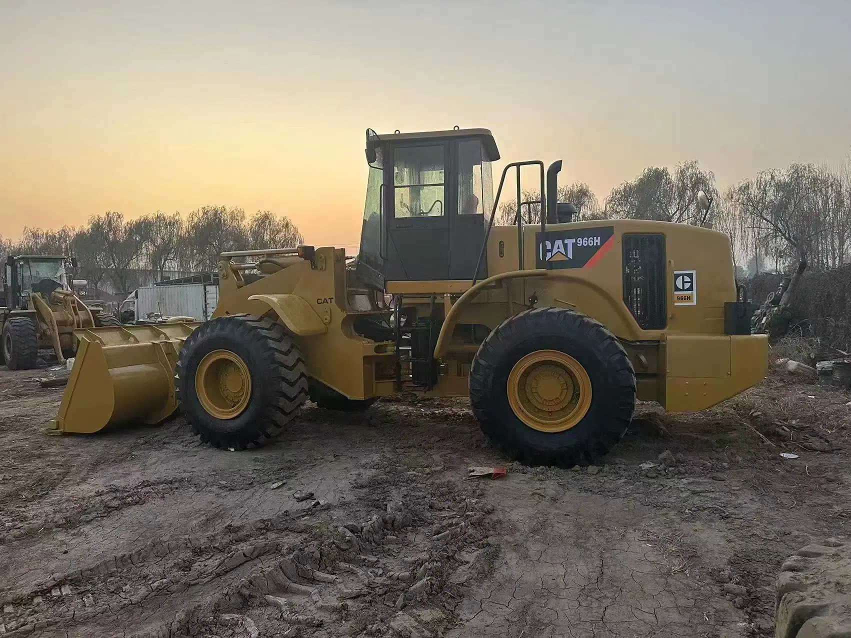 اللودر بعجل المستخدم Cat 966H للبيع من Caterpillar