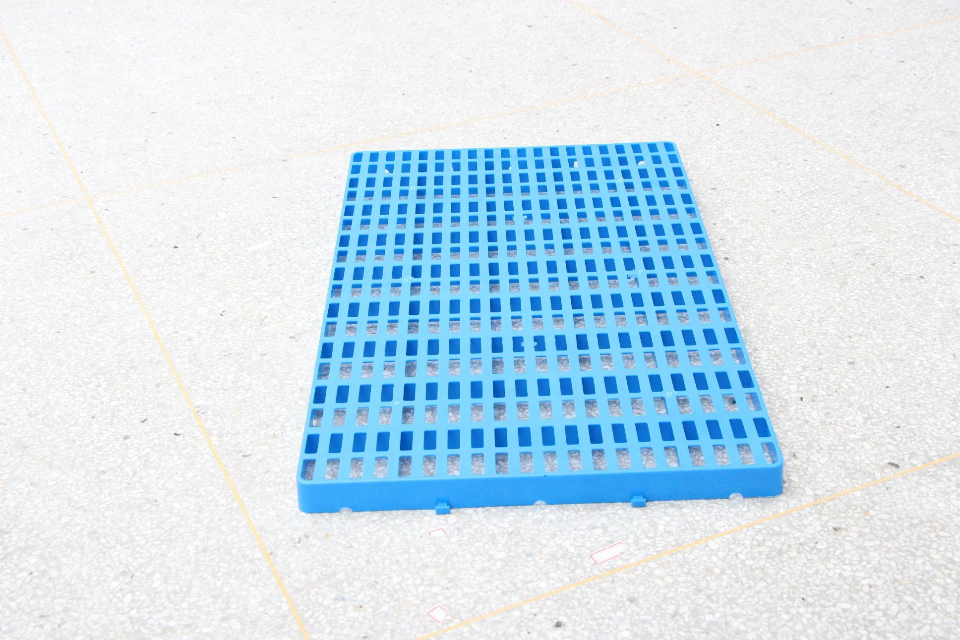 Ventilated Grid Surface HDPE Plastic Floor Board