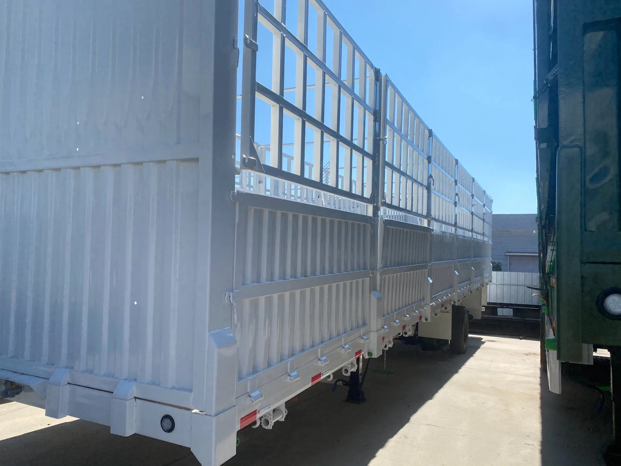 Veículo Master 3 eixos 40 toneladas Animal Transport estaca Fence Semi-reboque do camião da bagageira