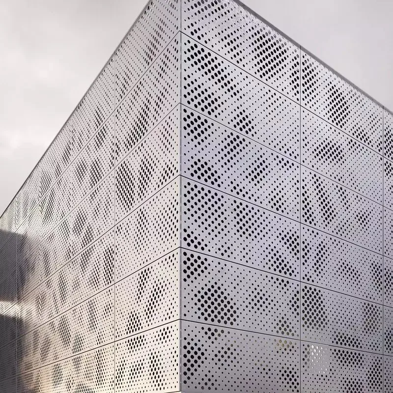 L'aluminium sculpté Shopping Mall bâtiment matériau de revêtement mur-rideau façade de la plaque de profil perforé Panneau d'externalisation