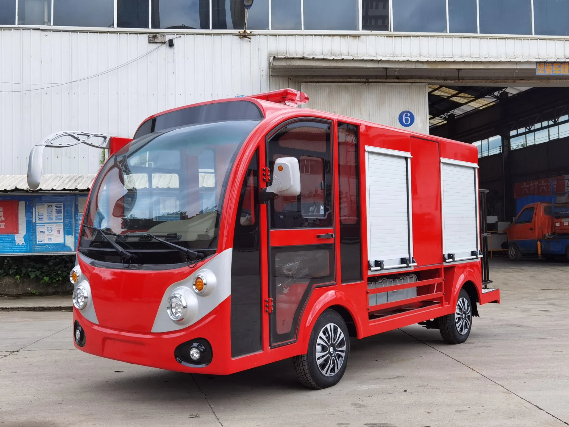 Réservoir d'eau camion de lutte contre les incendies Mini Matériel de lutte contre le feu de sauvetage chariot spécial