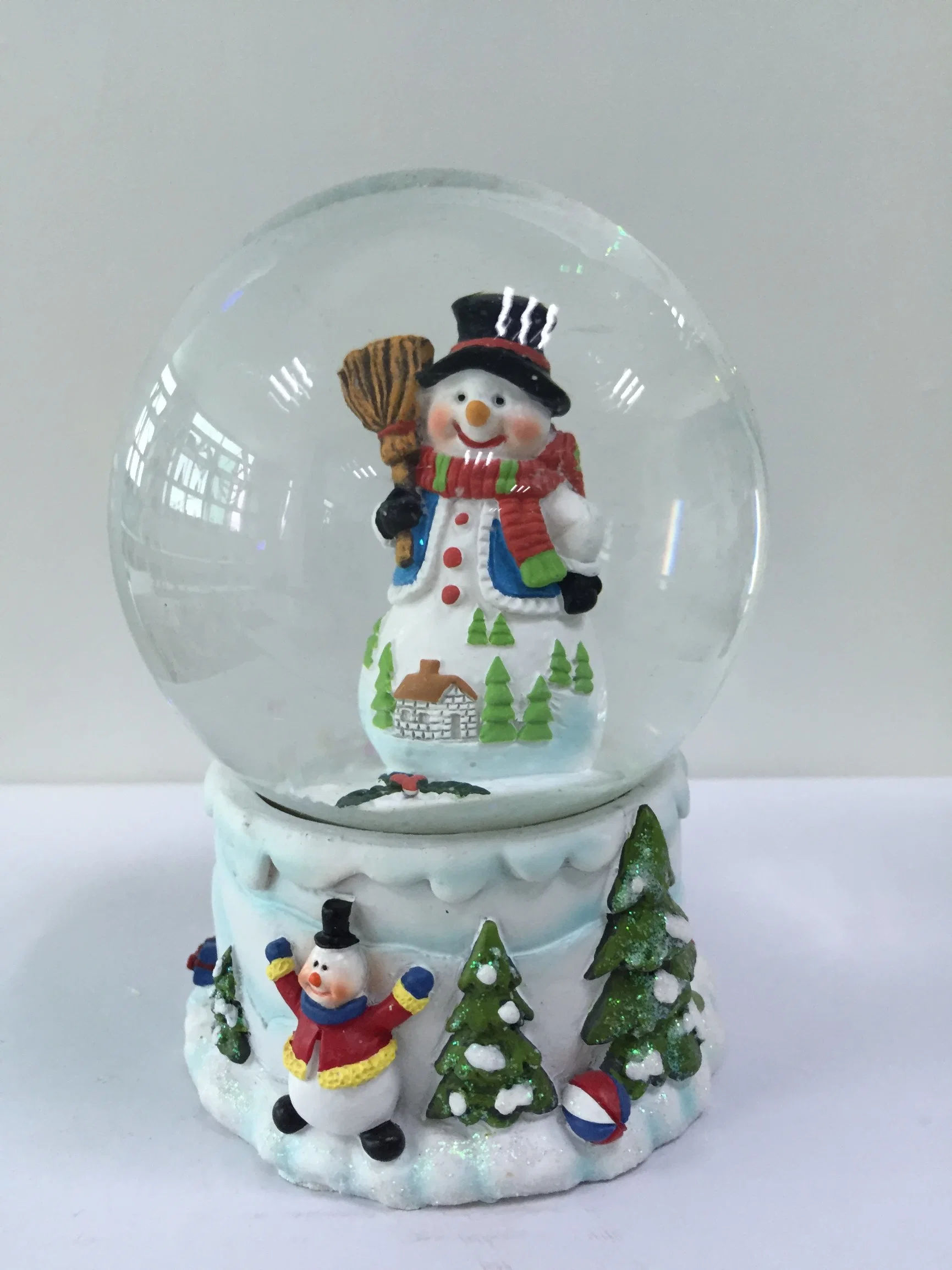 Productos de resina para la decoración del hogar, Globo de Nieve de Navidad, Navidad Casa ahora Mundo 3D de resina de recuerdos de bola de agua Snow Globe