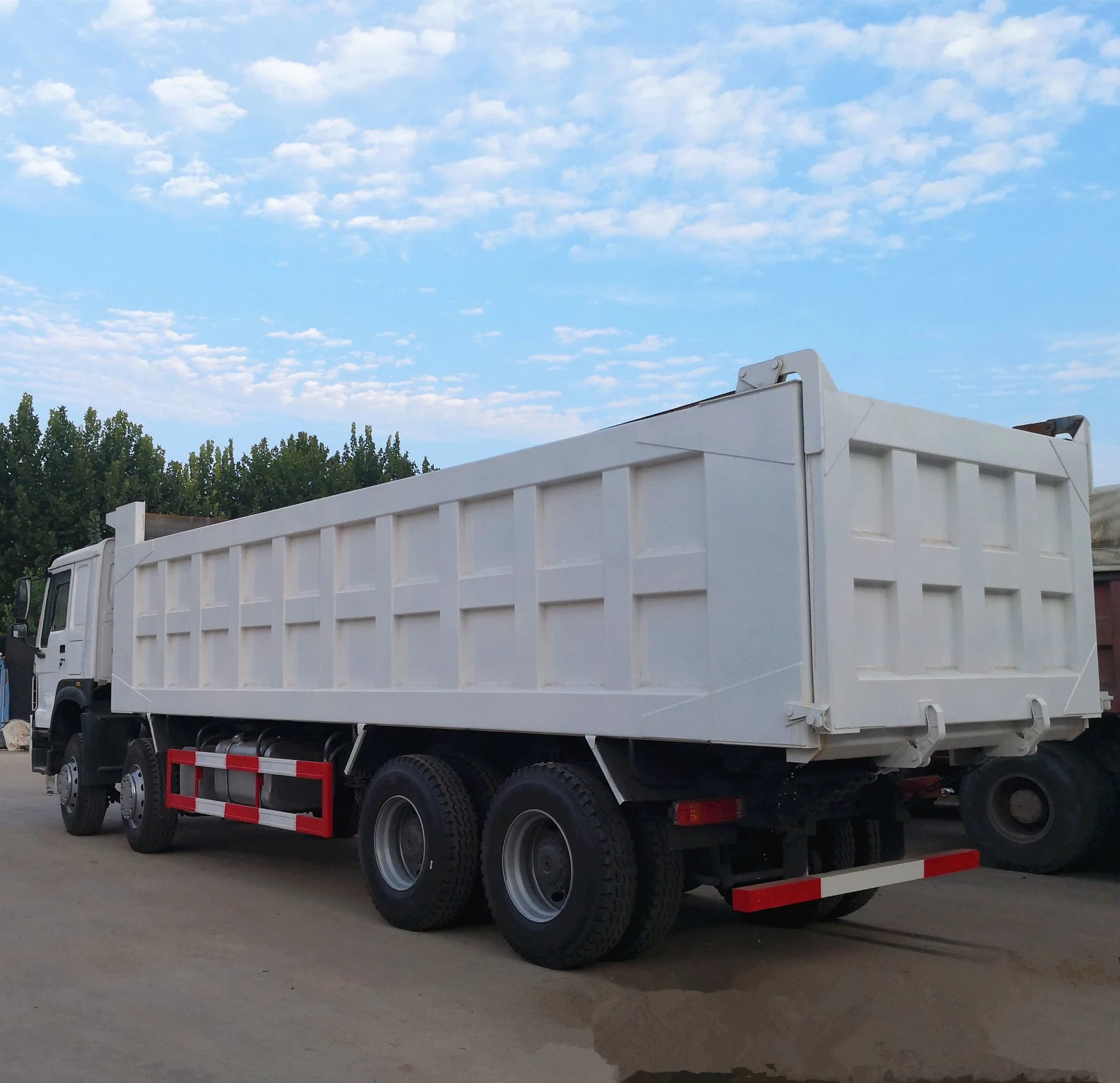 60-90% New 12 Wheeler 8X4 HOWO Shacman Second Hand Sinotruk Dump Truck Used HOWO Tipper Truck for Africa