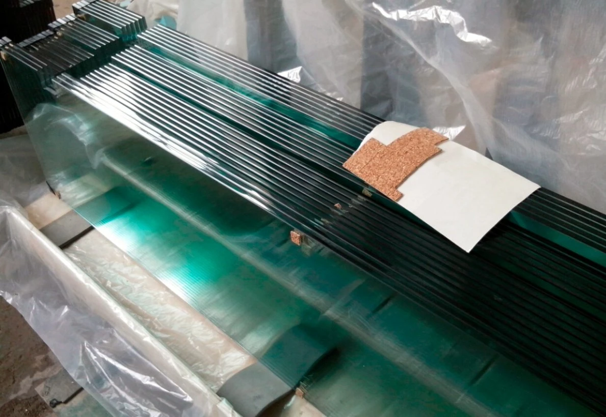 Clear Float Toughened Glass 4mm with Arc-Shaped Edge