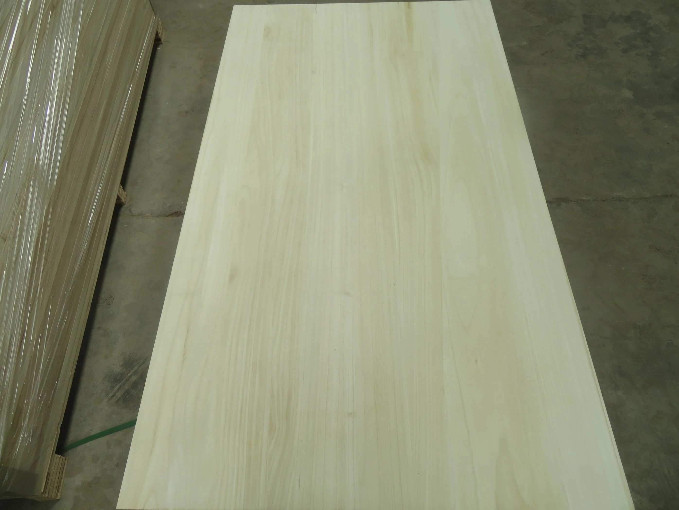 Kiln Dry Paulownia Wood Edge Glued Board Furniture Board