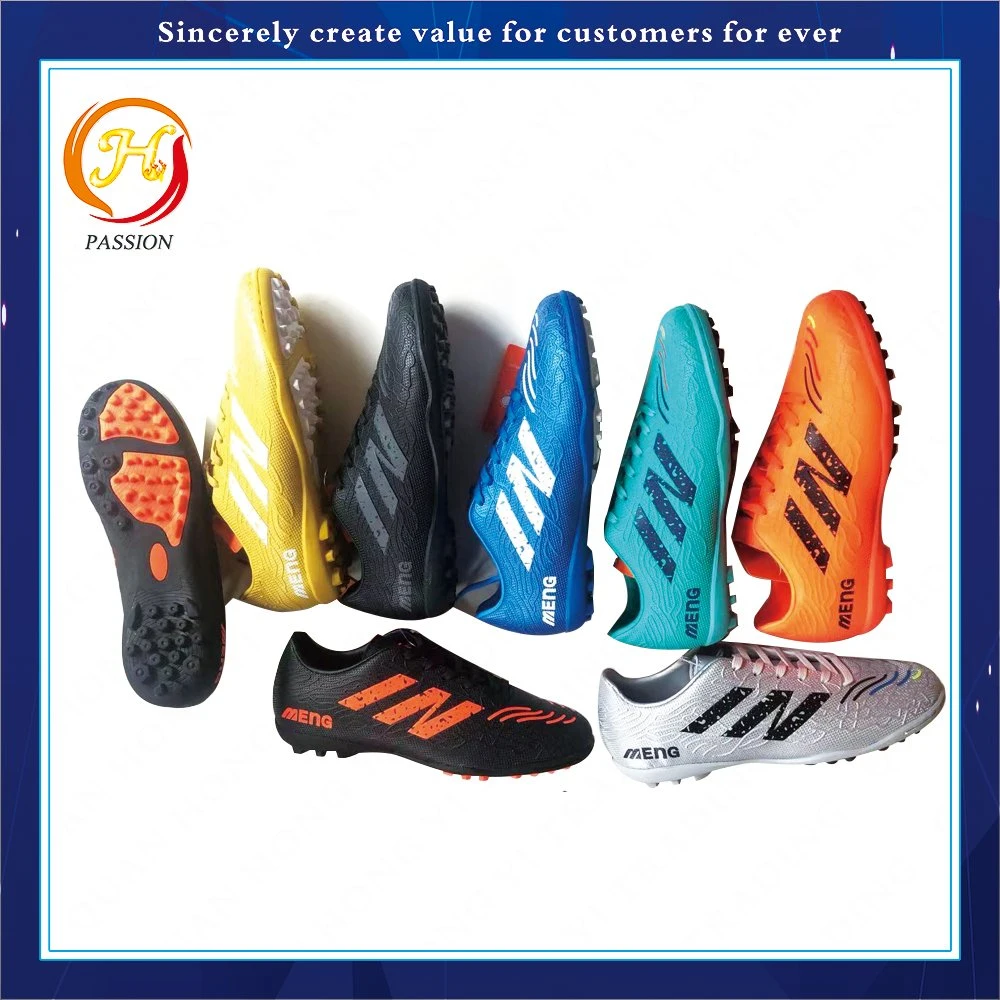 Outdoor chaussures de football de garçons à bas prix et les chaussures de football de haute qualité haut de la cheville Boy' s les taquets de la formation des chaussures de sport