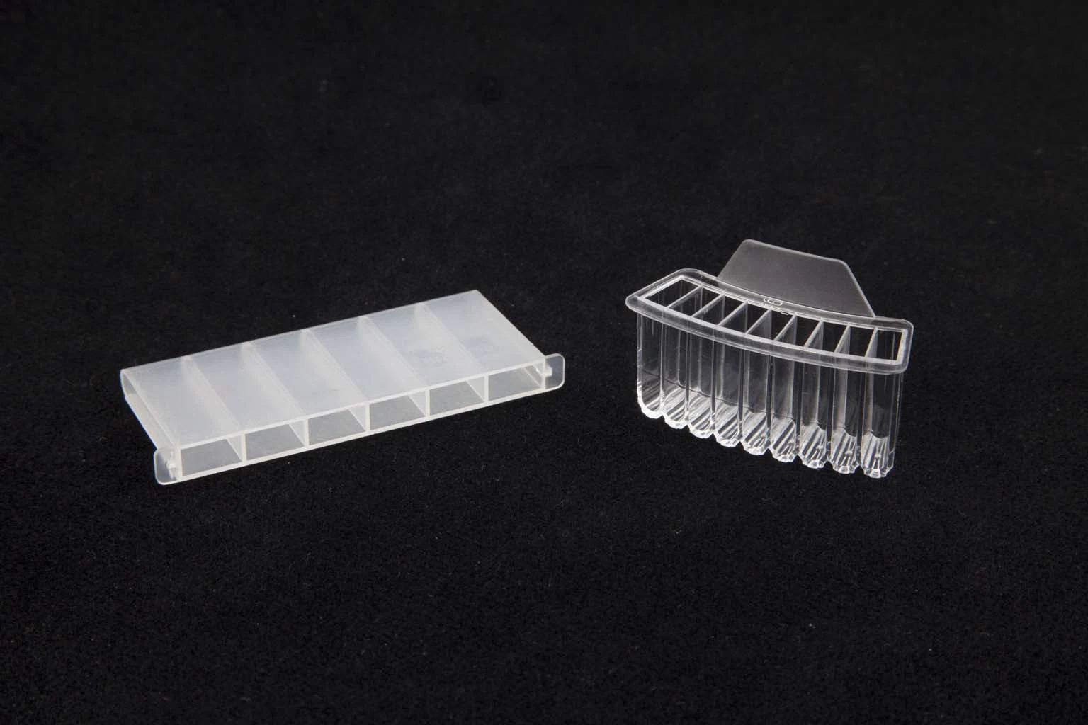 Disposable Polystyrene Spectrophotometer 4 Holes Coagulometer Plastic Clear Sampling Cuvette Sample Cups with Iron Balls