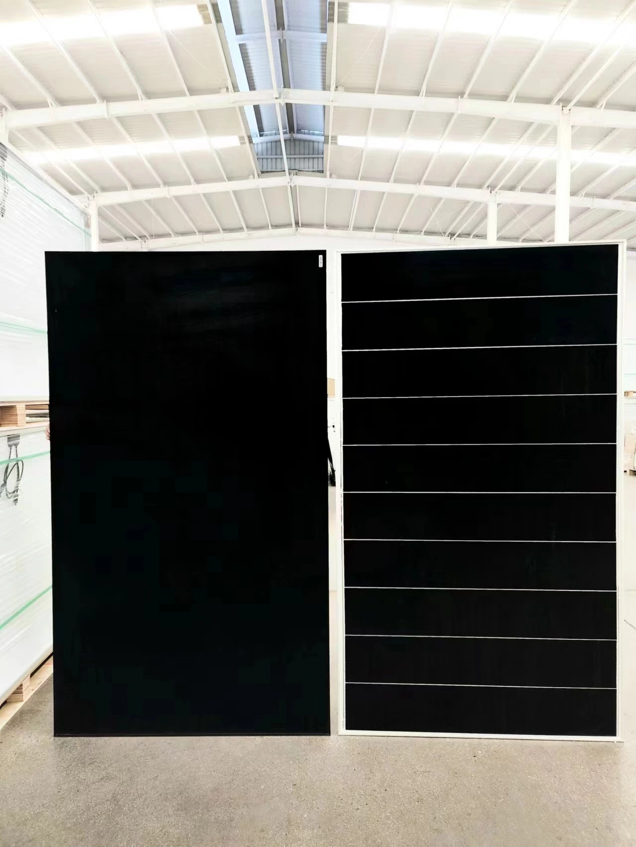 Quick Shipment Overlapping Solar Cell Panel Shingles Solar Panel 550W Black Solar Energy Module